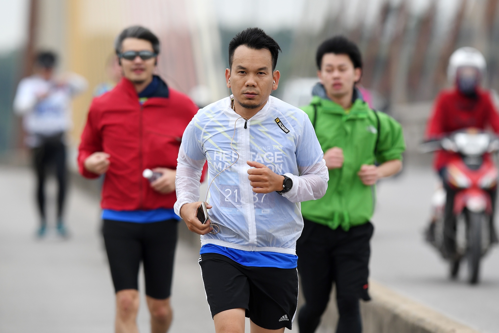 1.200 nguoi chay marathon quanh Vinh Ha Long anh 10