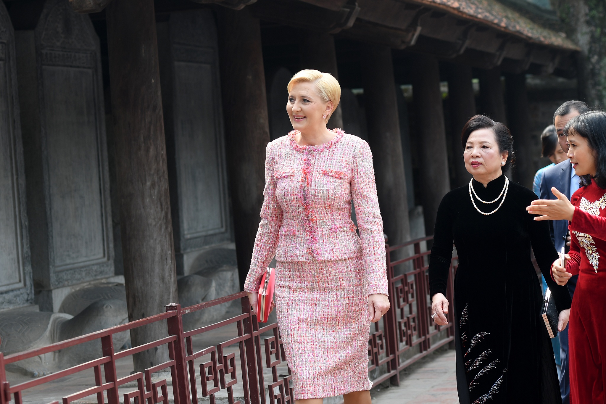 phu nhan tong thong Ba Lan tham Van Mieu anh 3