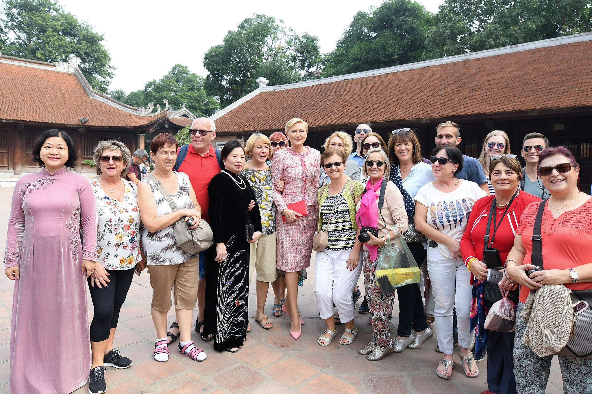 phu nhan tong thong Ba Lan tham Van Mieu anh 11