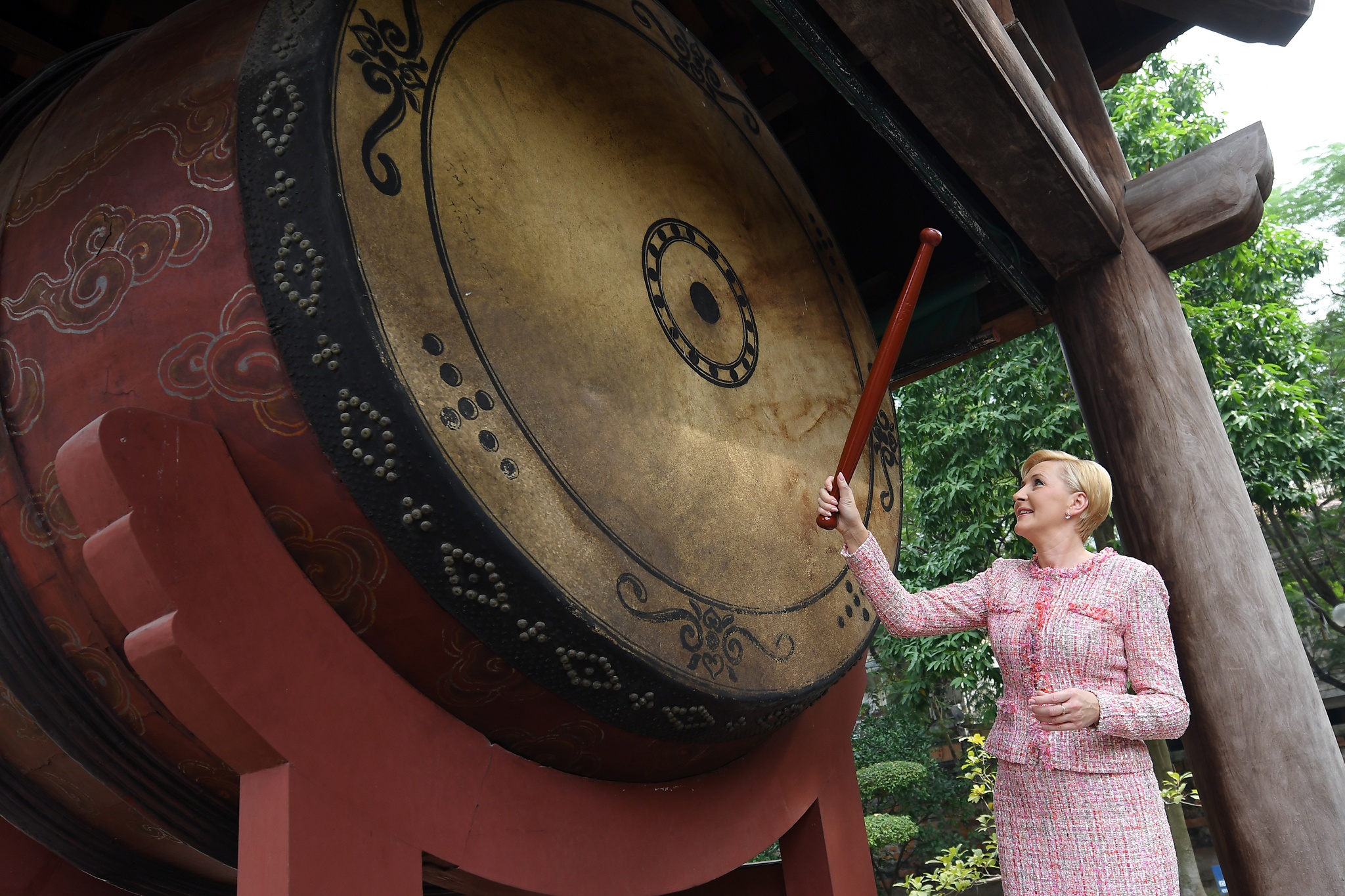 phu nhan tong thong Ba Lan tham Van Mieu anh 9