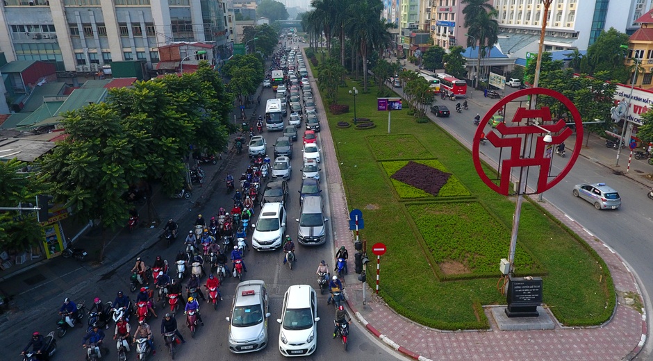 Diem nong ket xe Nguyen Chi Thanh truoc ngay xen dai phan cach hinh anh