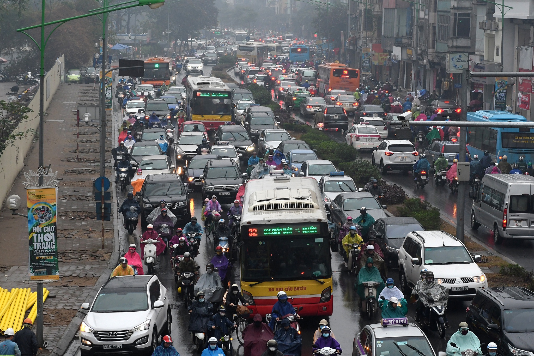 mua tac tai Ha Noi anh 4