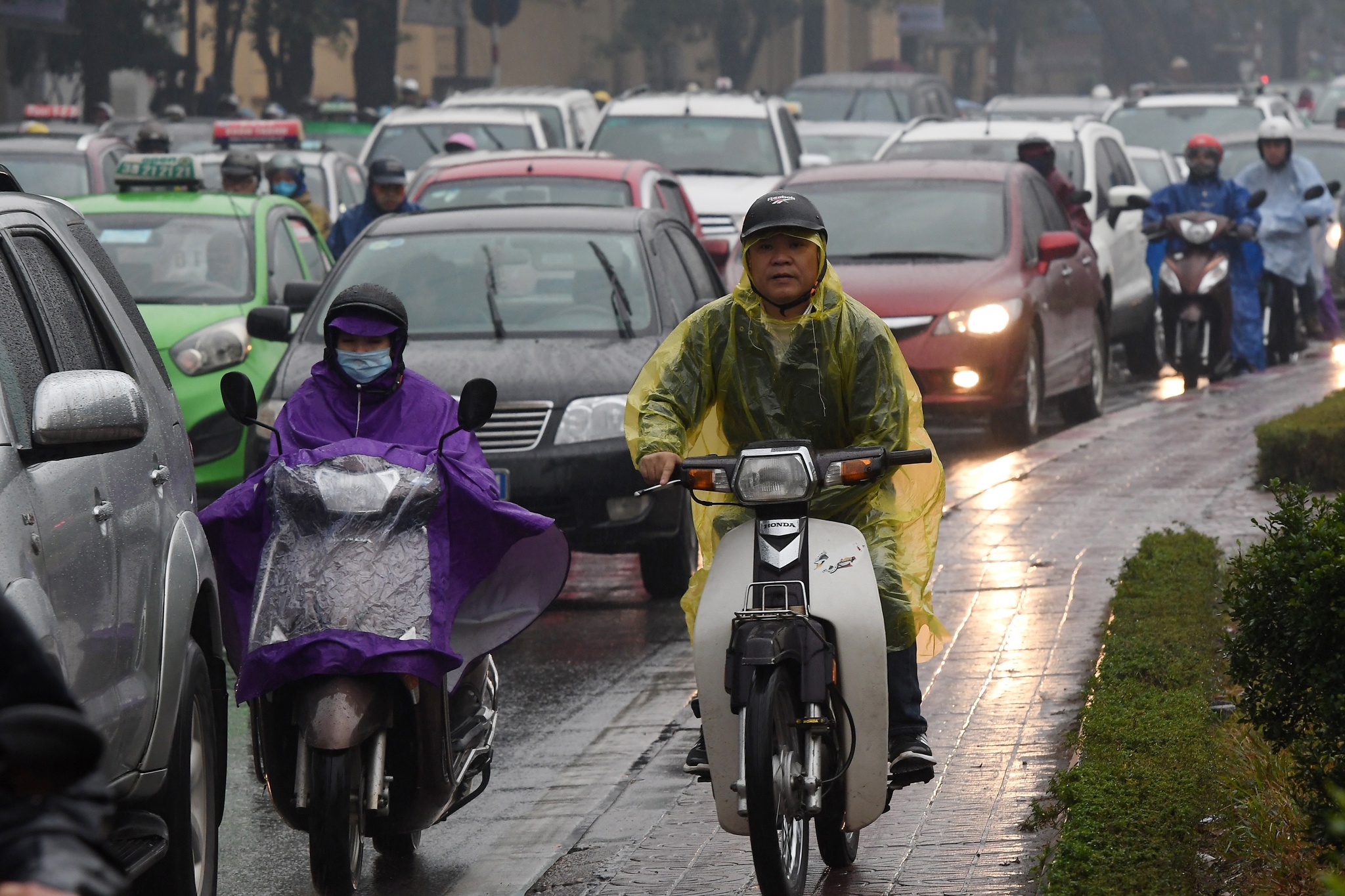 mua tac tai Ha Noi anh 7