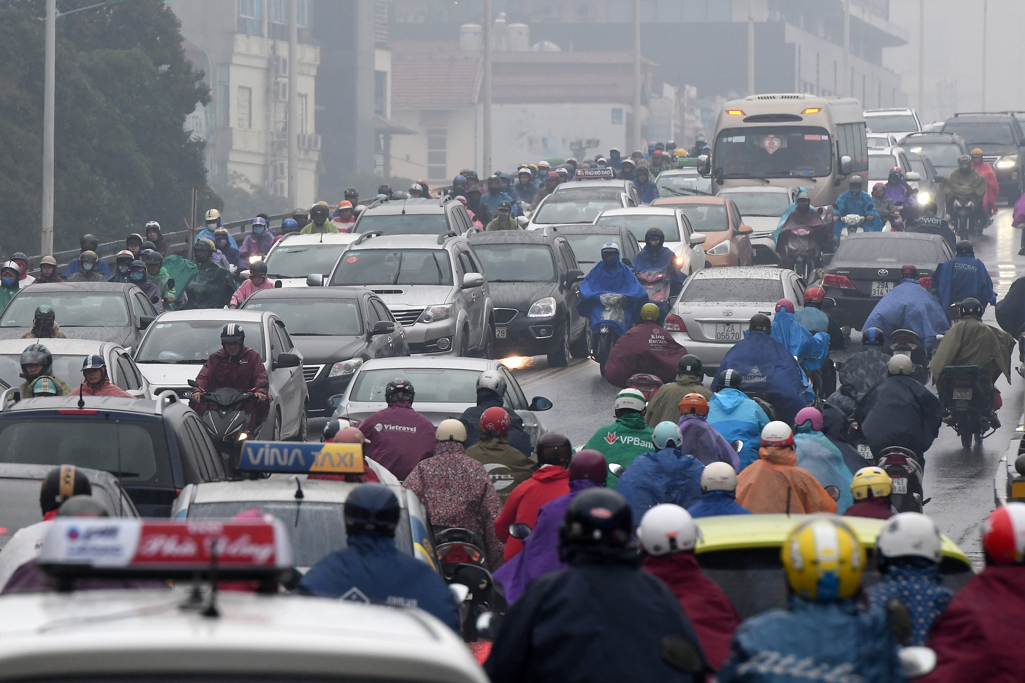 mua tac tai Ha Noi anh 6