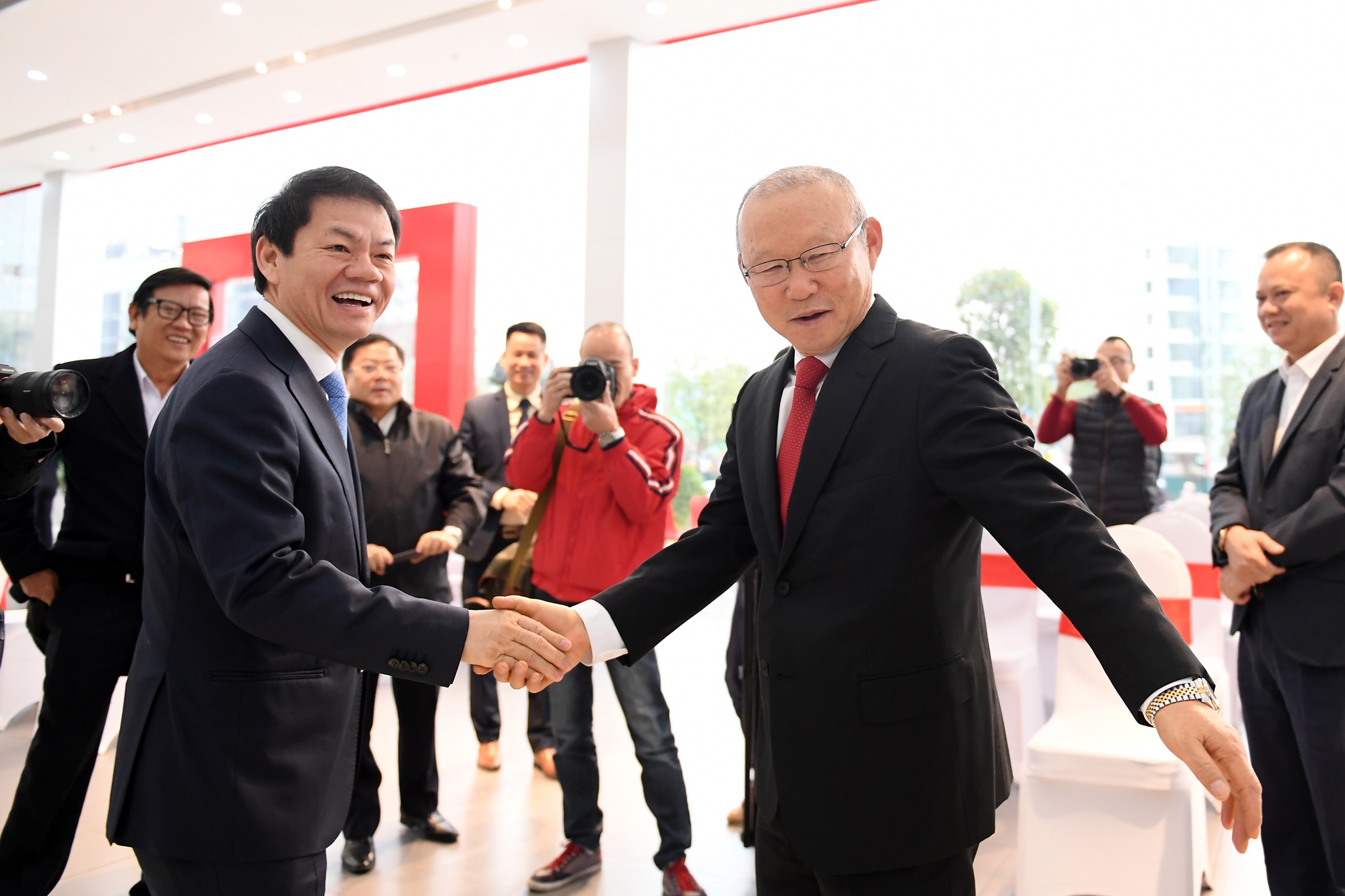 Ong Park Hang Seo duoc tang xe oto anh 2