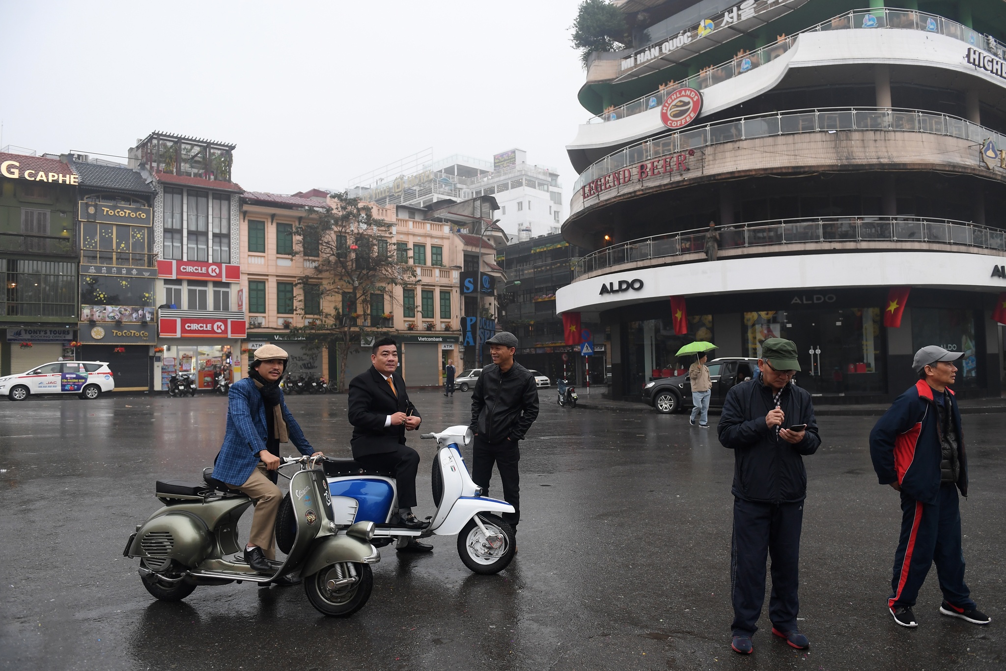 khong khi sang mung 1 tet anh 13