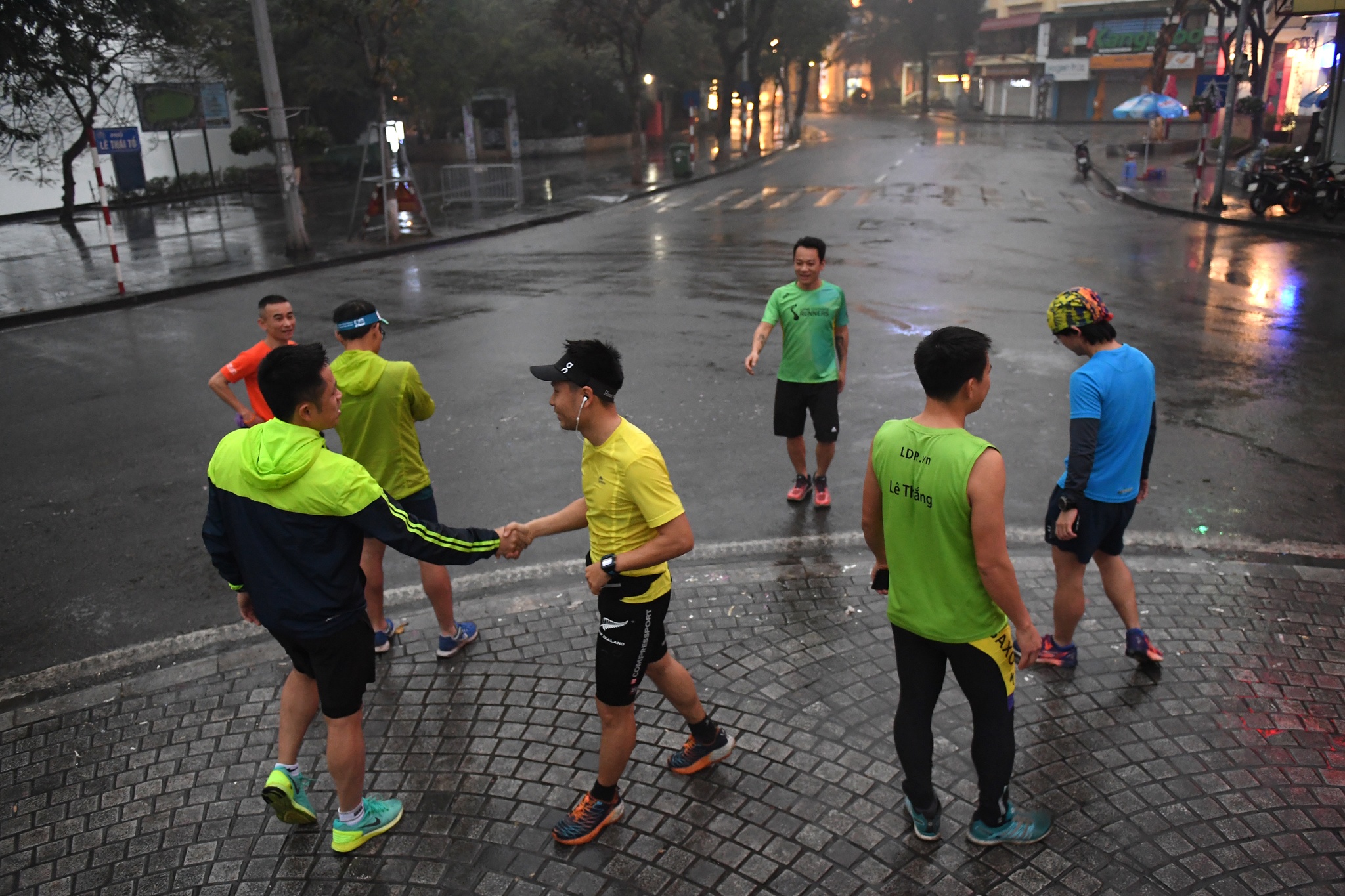 khong khi sang mung 1 tet anh 12