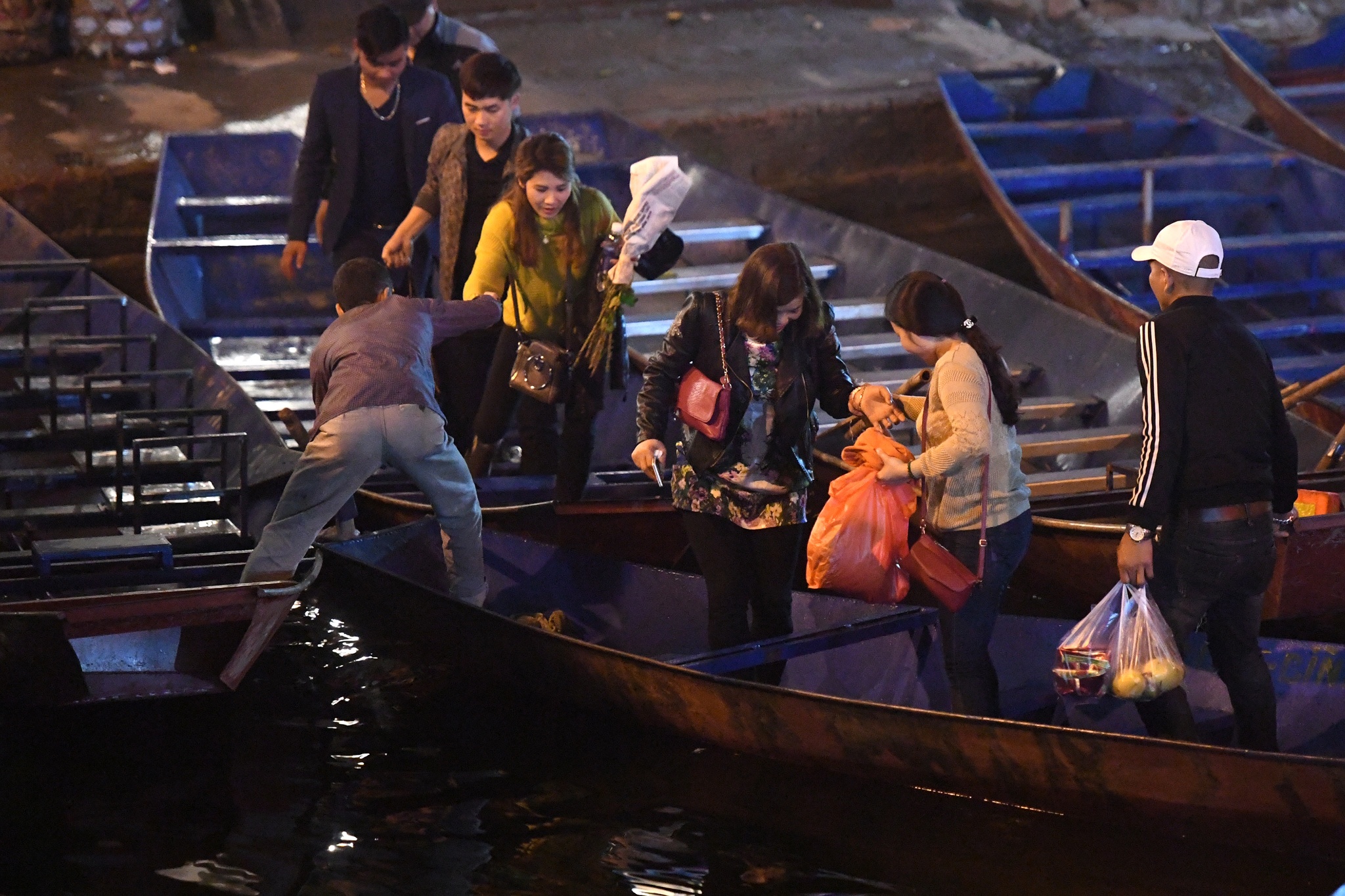 danh bai an tien le hoi chua huong anh 3