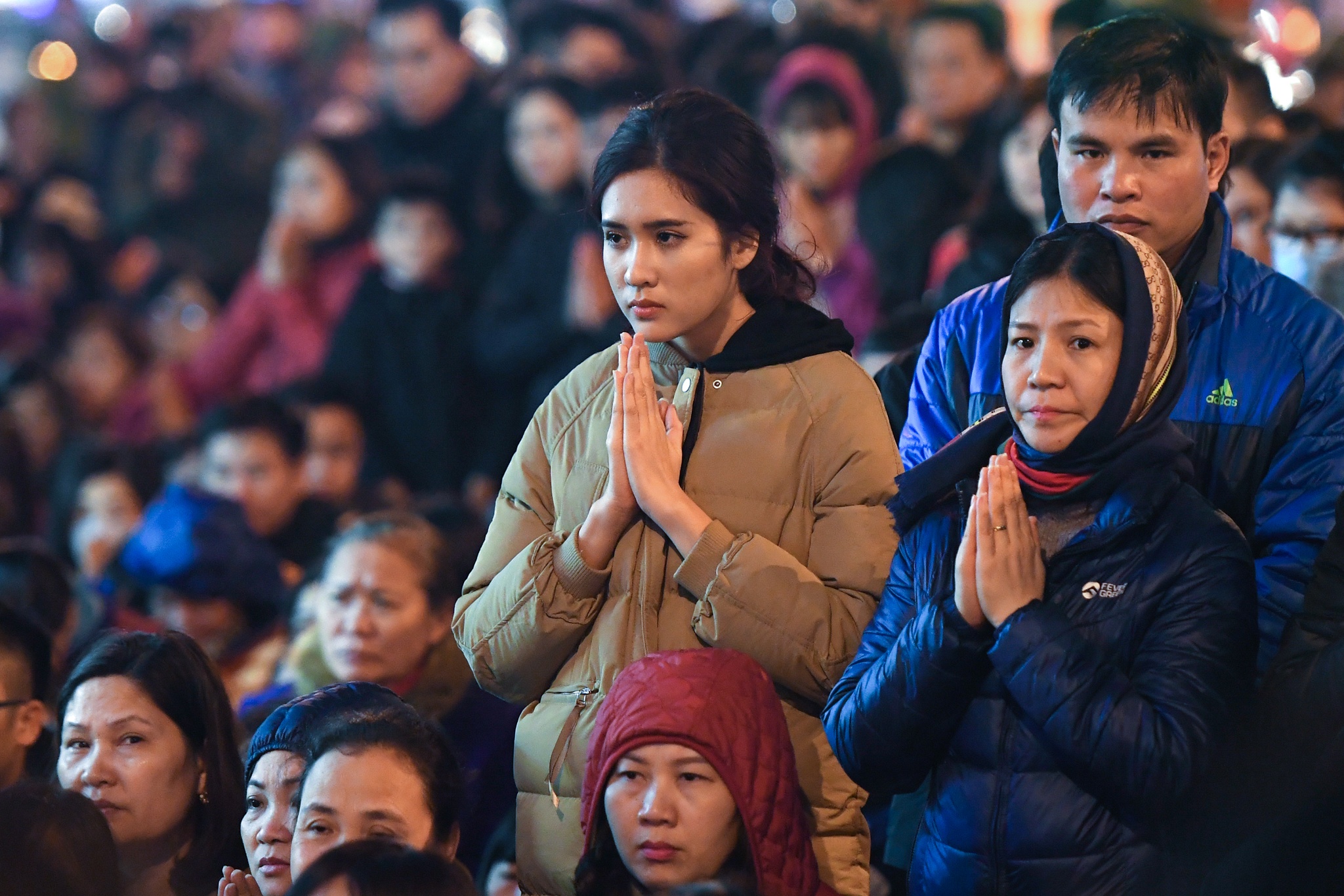 Hang nghin nguoi chiu ret ngoai duong lam le dang sao giai han hinh anh
