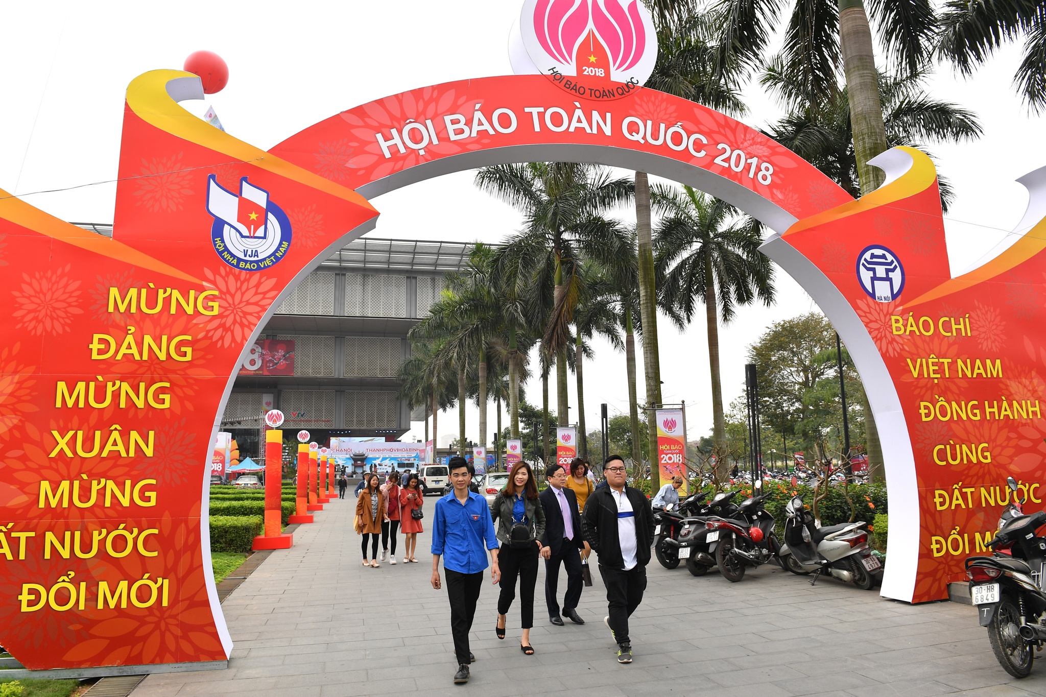 khai mac hoi bao 2018 anh 11