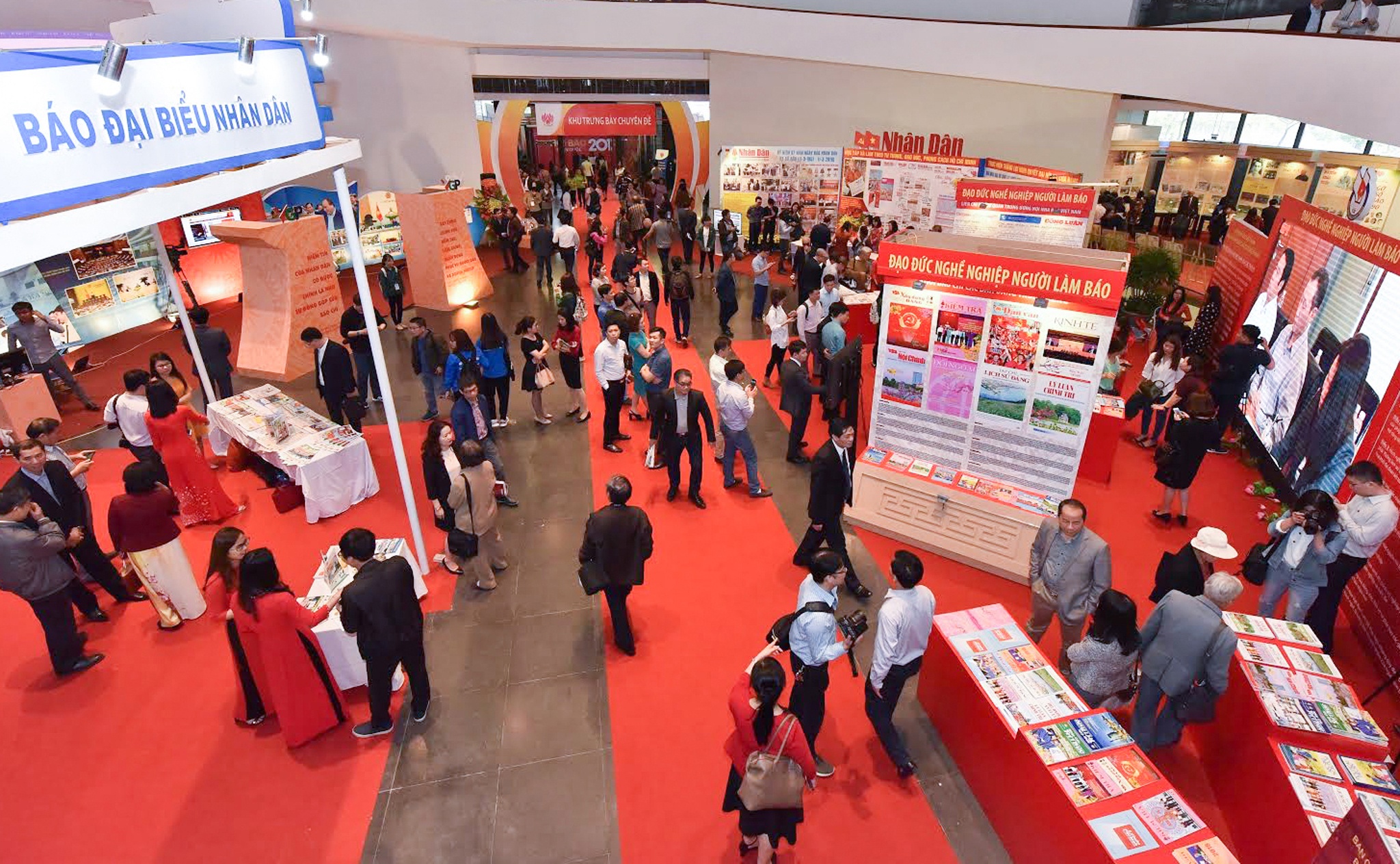 khai mac hoi bao 2018 anh 7