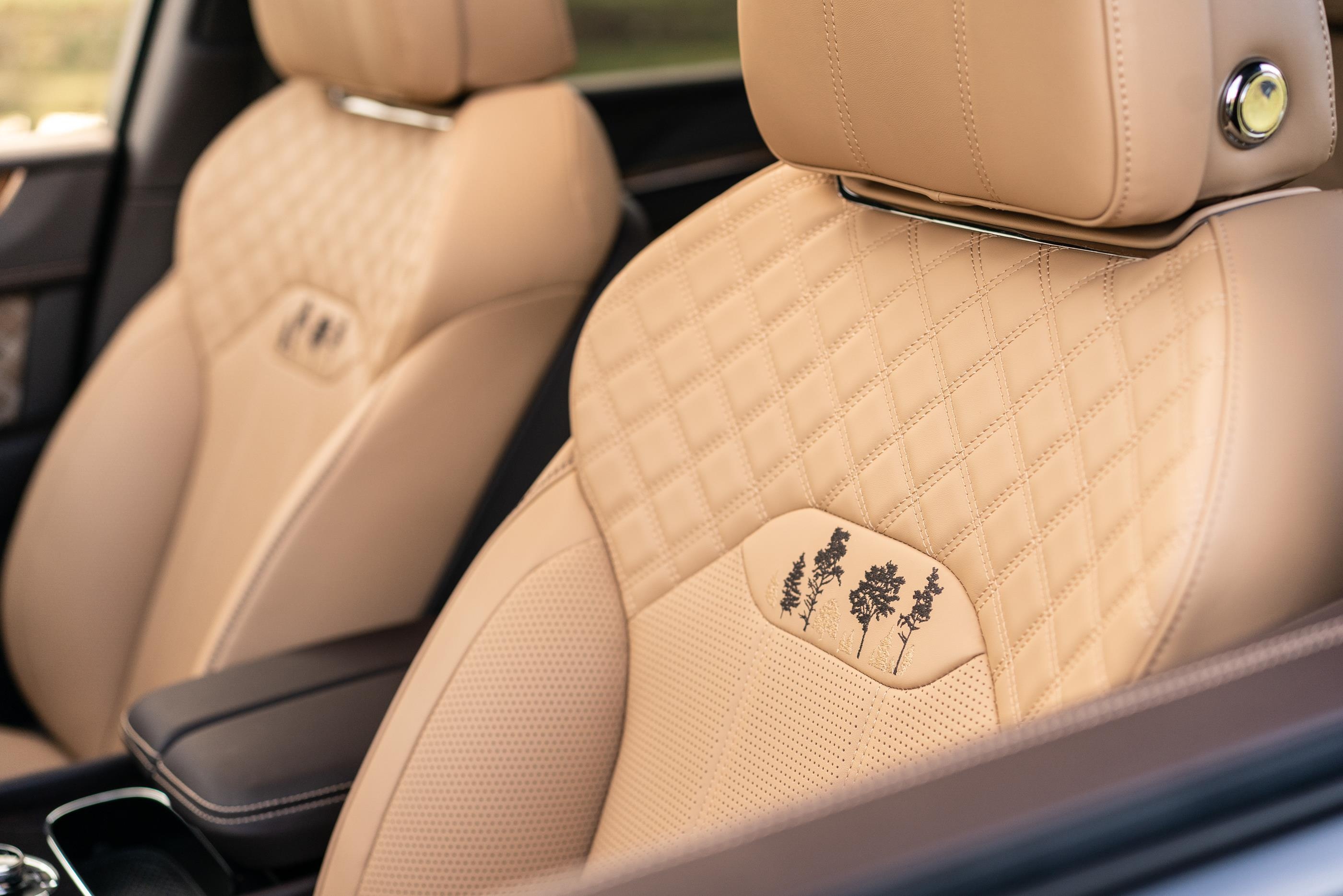 Bộ sưu tập Bentley Bentayga đặc biệt  ảnh 5 Bo suu tap Bentley Bentayga dac biet anh 5