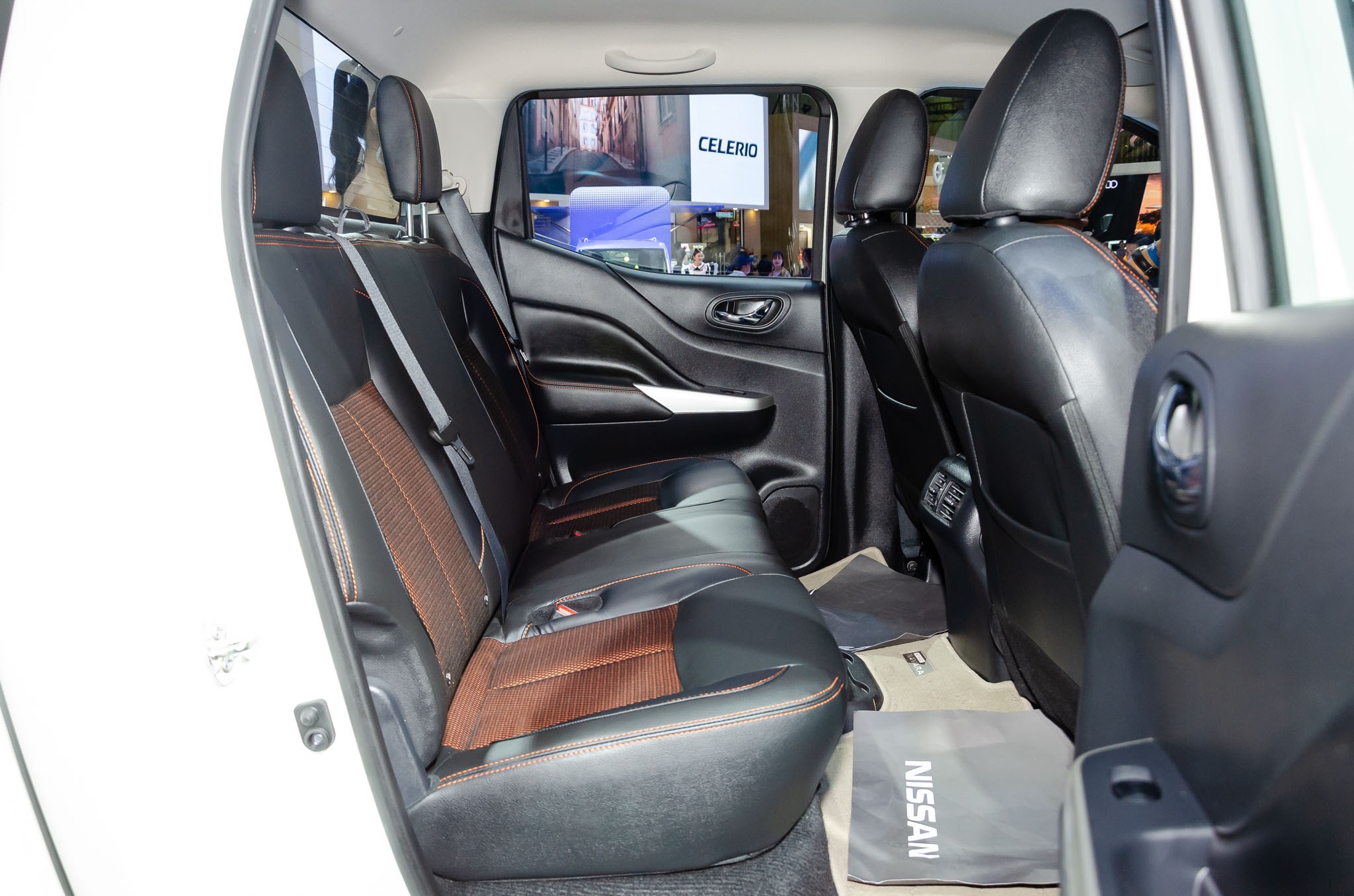 Nissan Navara ban dac biet anh 15