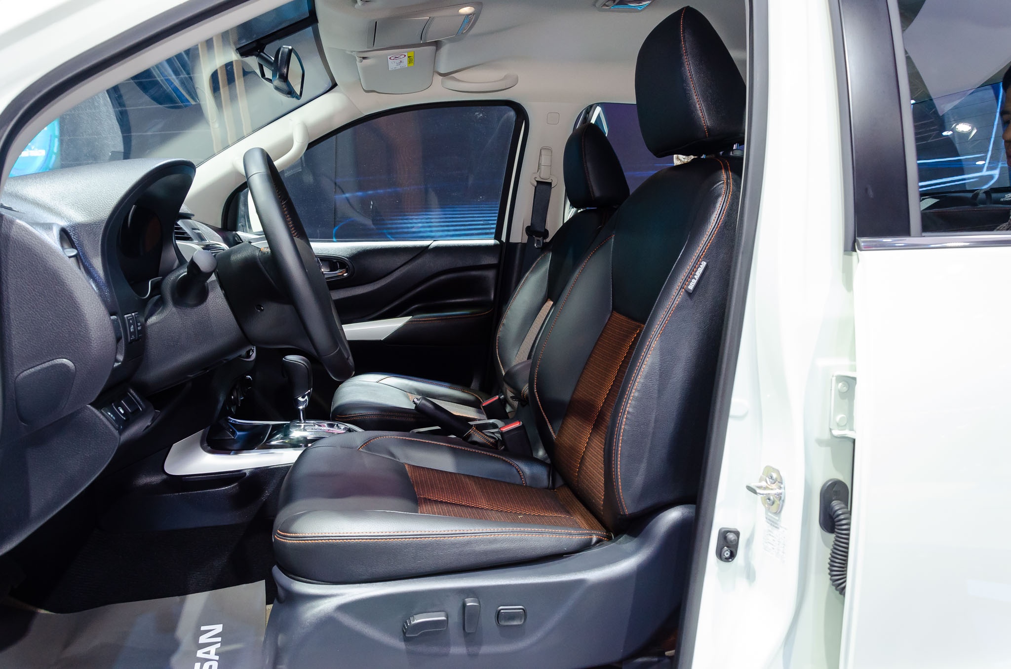 Nissan Navara ban dac biet anh 14