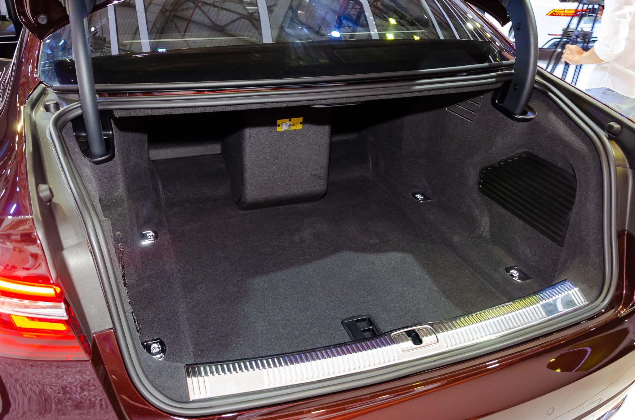 gia xe audi a8 moi anh 9