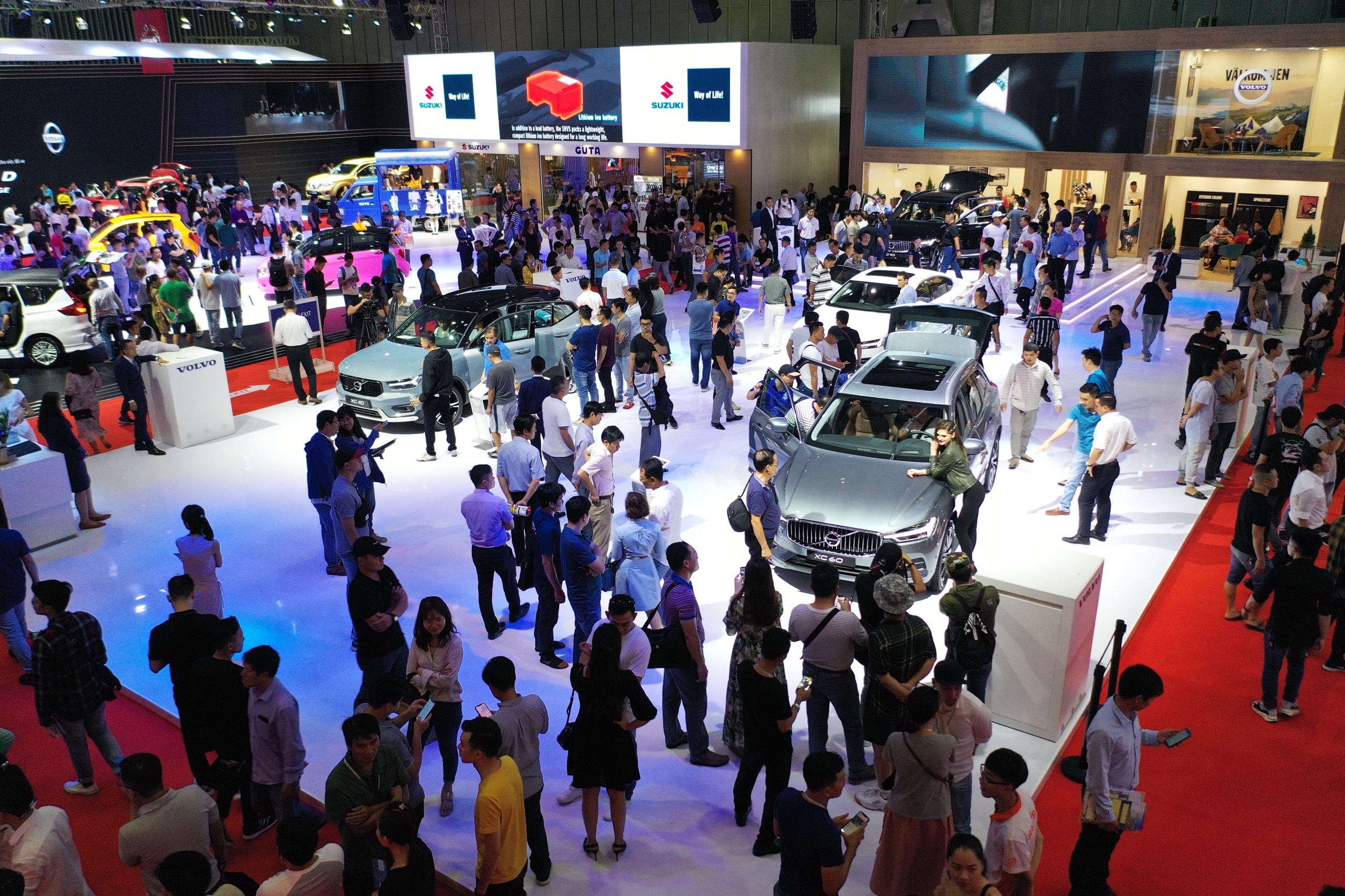 Thi truong xe Viet bung no trong thang dau uu dai phi truoc ba hinh anh