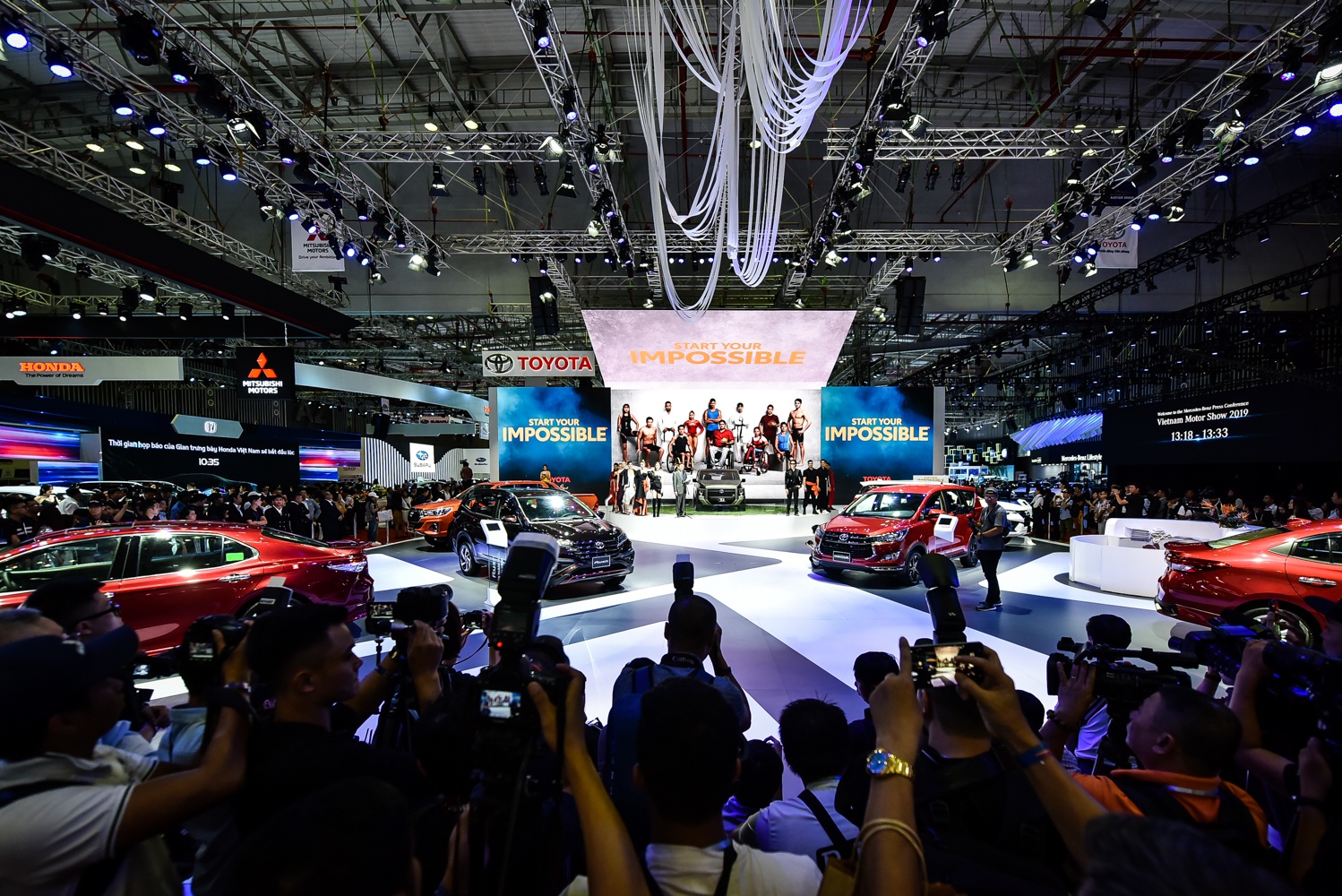 Hang oto vuot kho anh 4