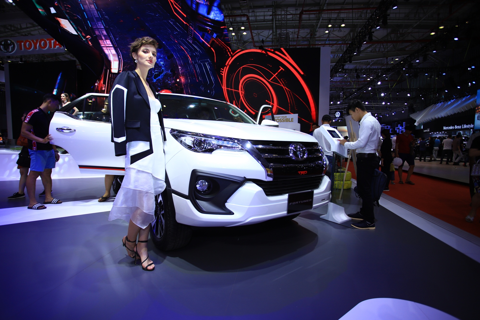 gia xe Toyota tai Viet Nam anh 12