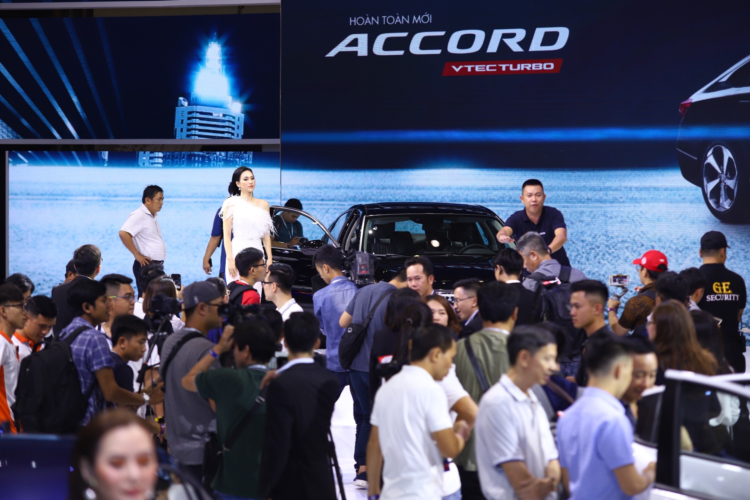 gia xe Honda Accord anh 6