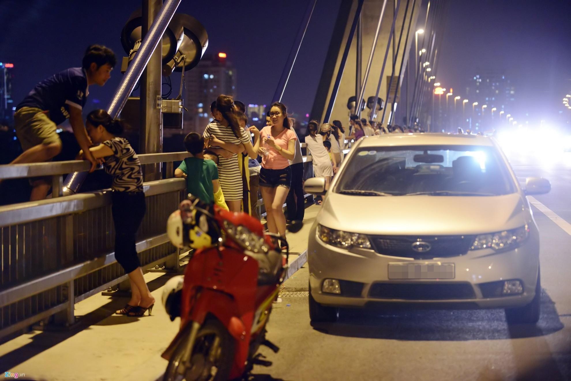 Dung do oto xe may tren cau bi xu phat ra sao? hinh anh