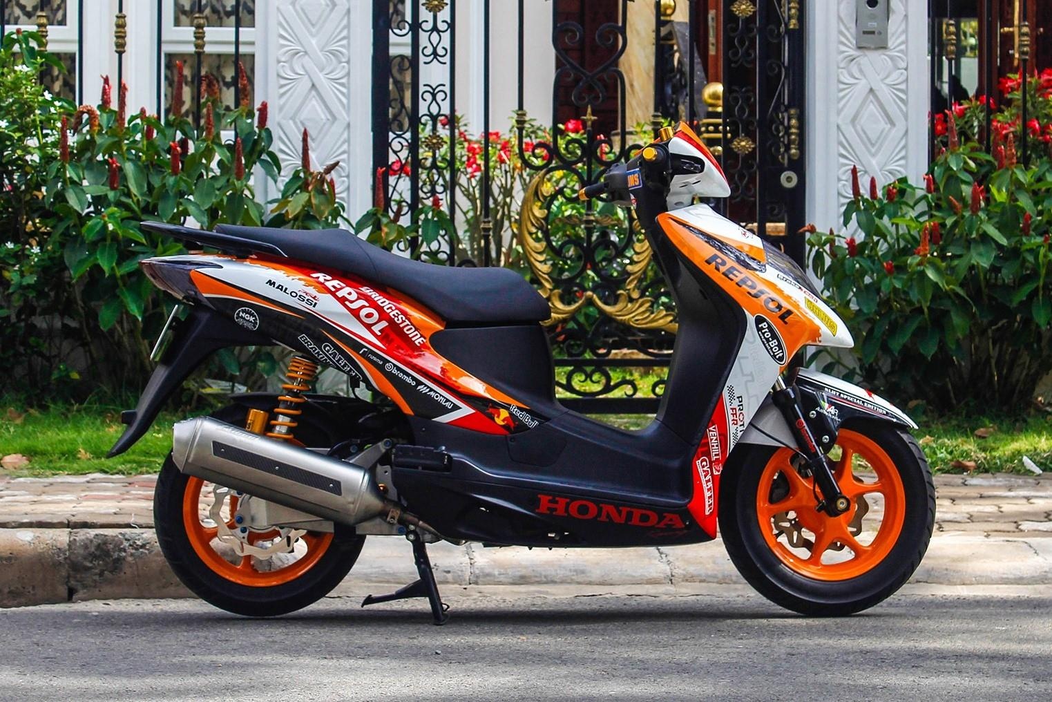 Dan tem trang tri len oto xe may co bi phat? hinh anh