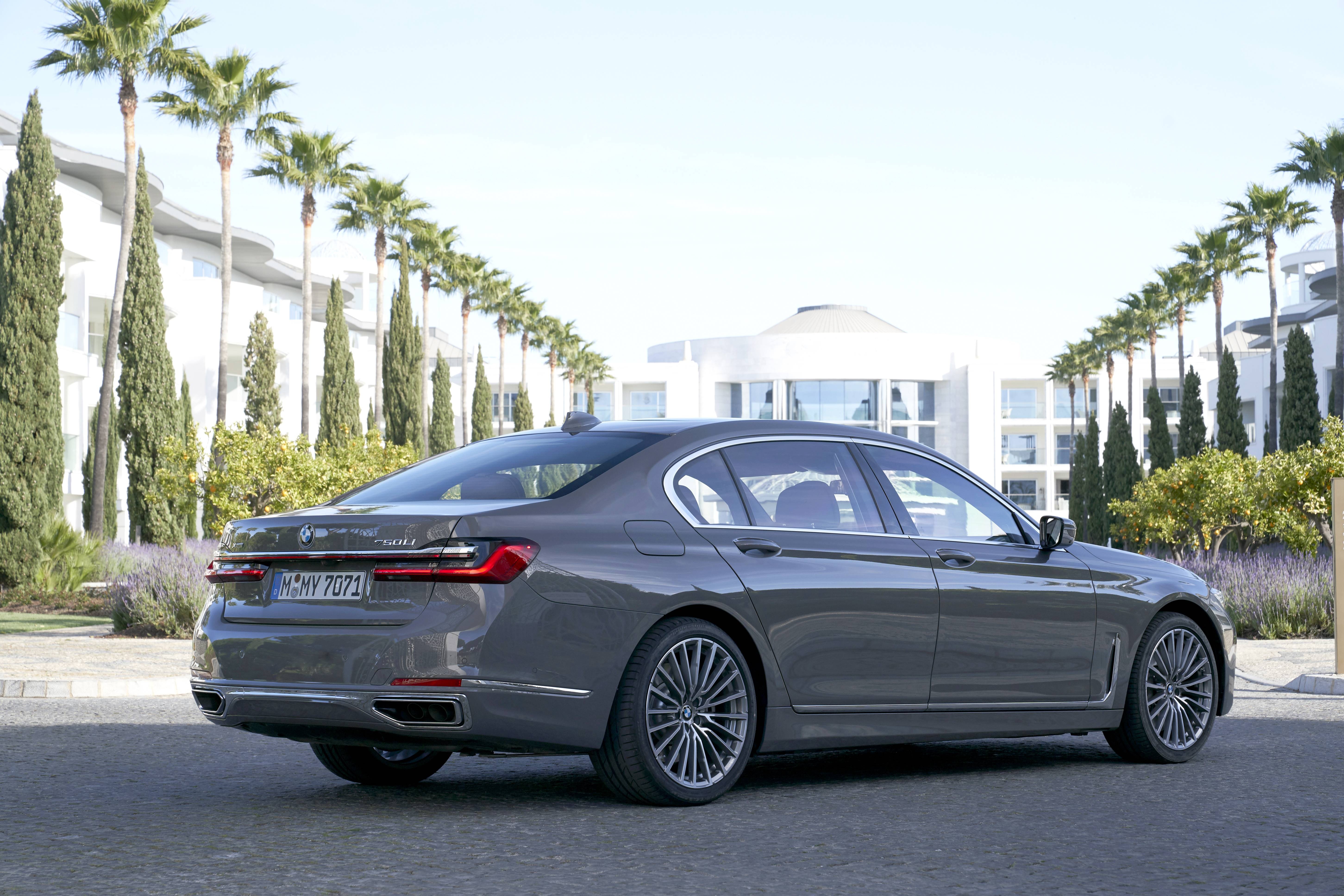 gia xe bmw Viet Nam anh 2