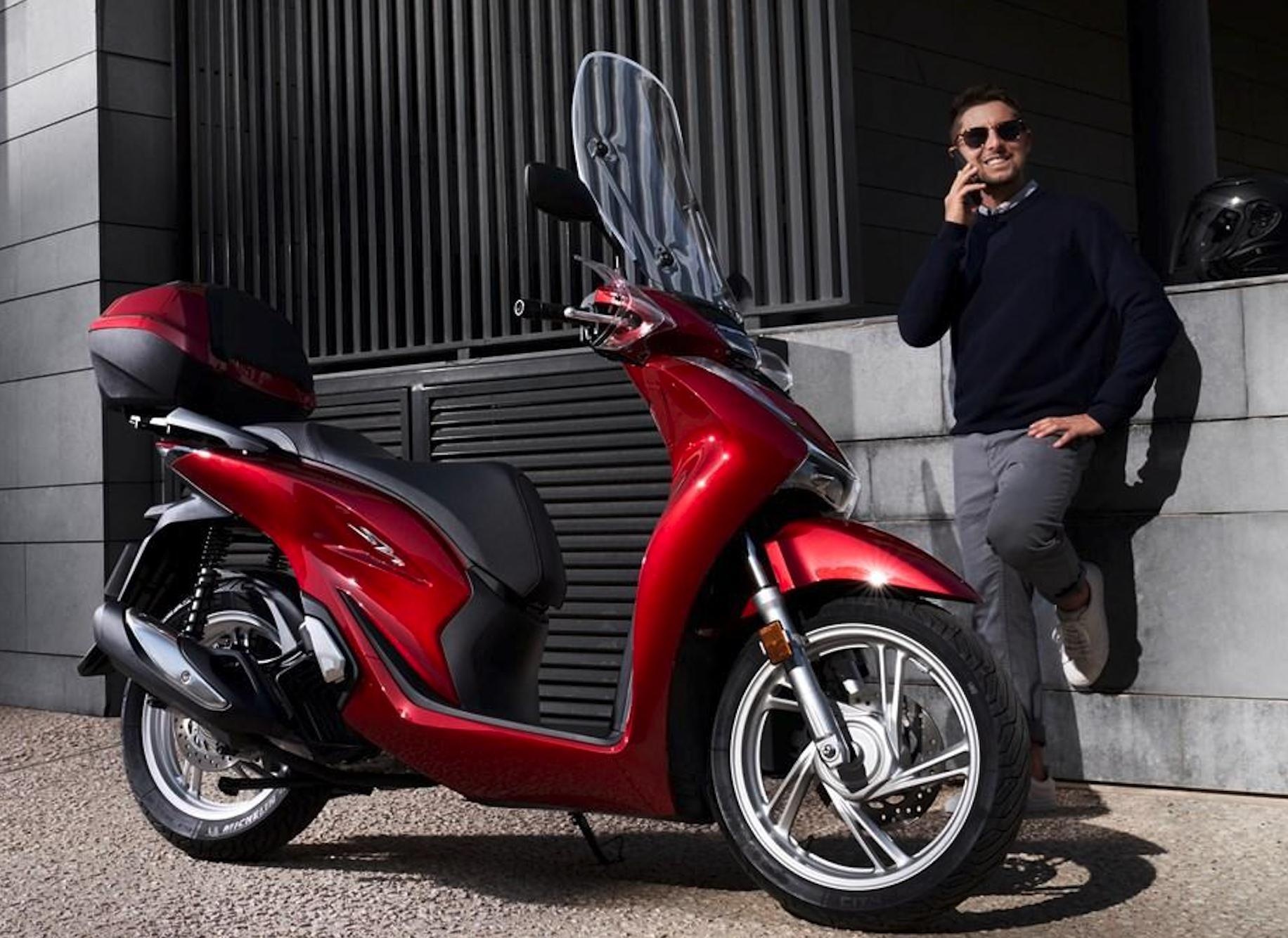 Honda SH 2020 vs. Piaggio Medley 2020 hinh anh