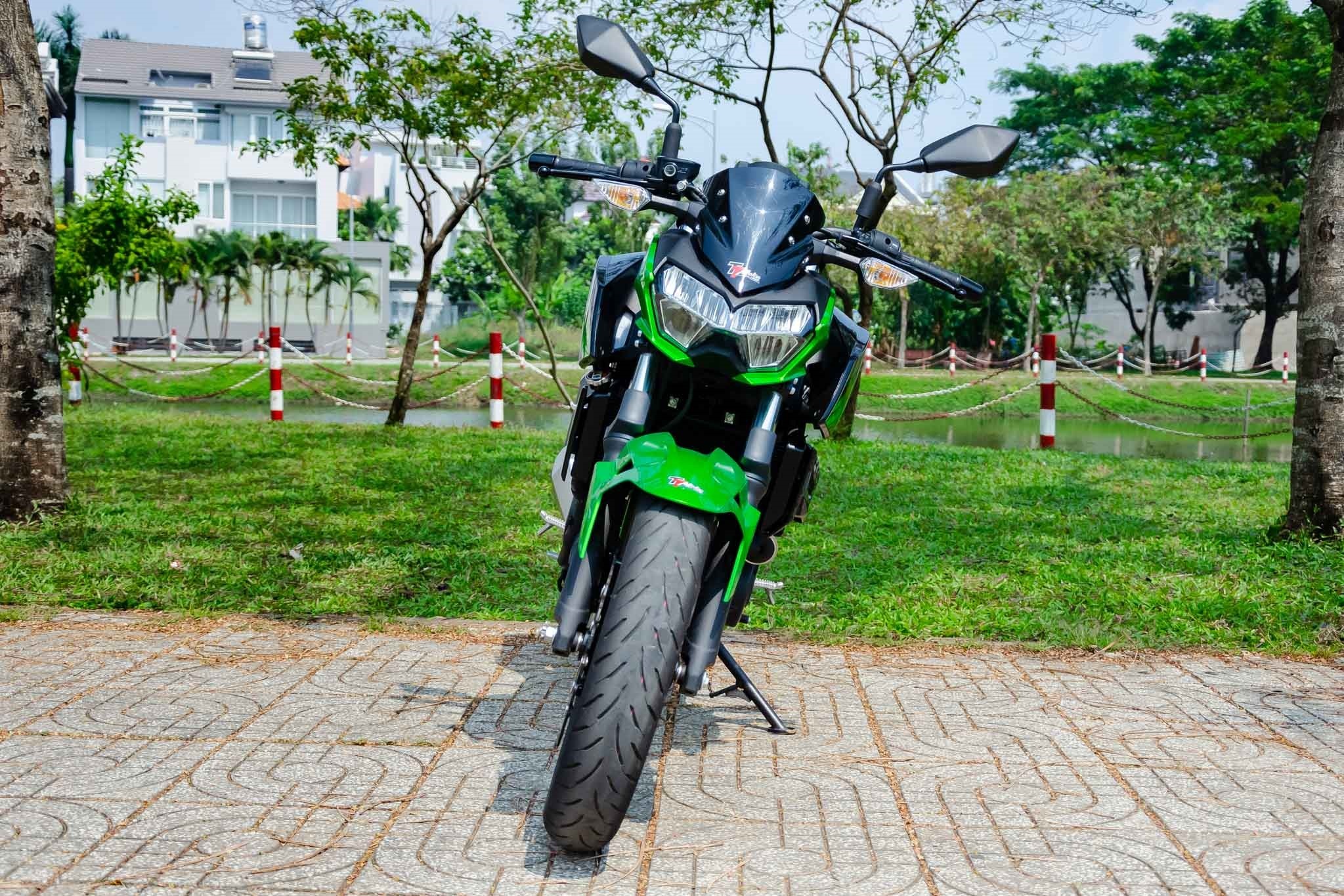 gia xe Kawasaki z400 anh 4