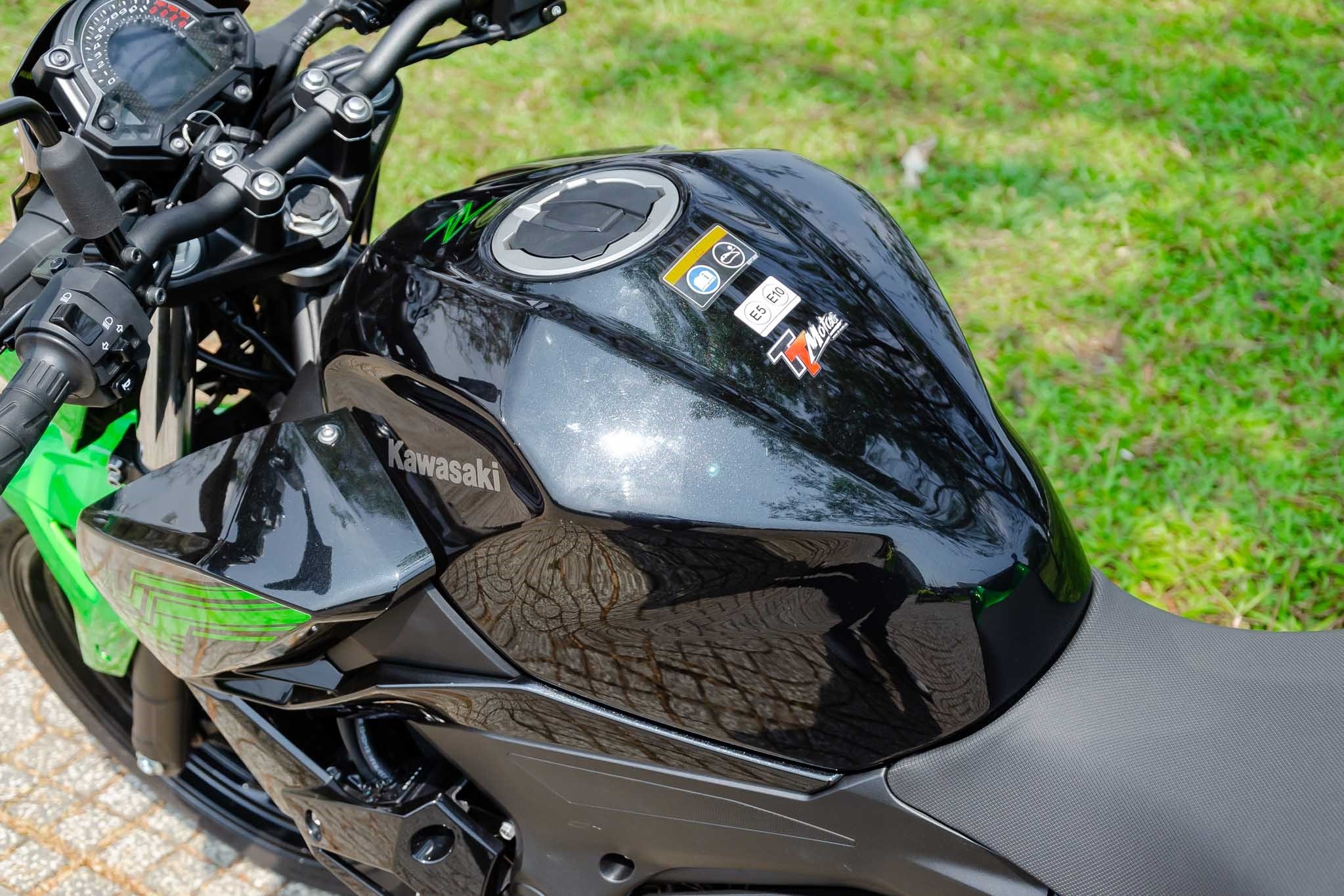 gia xe Kawasaki z400 anh 16