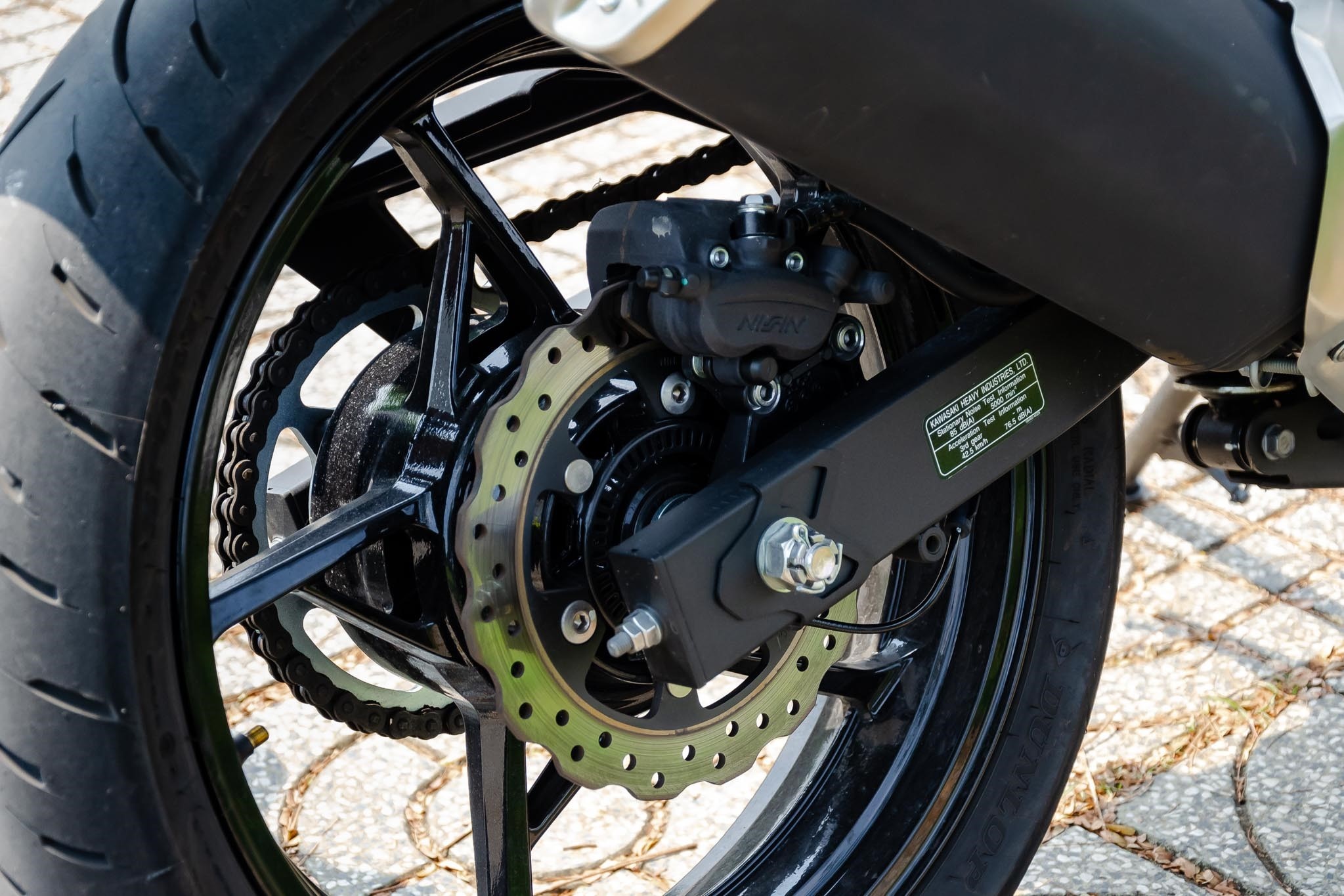 gia xe Kawasaki z400 anh 8