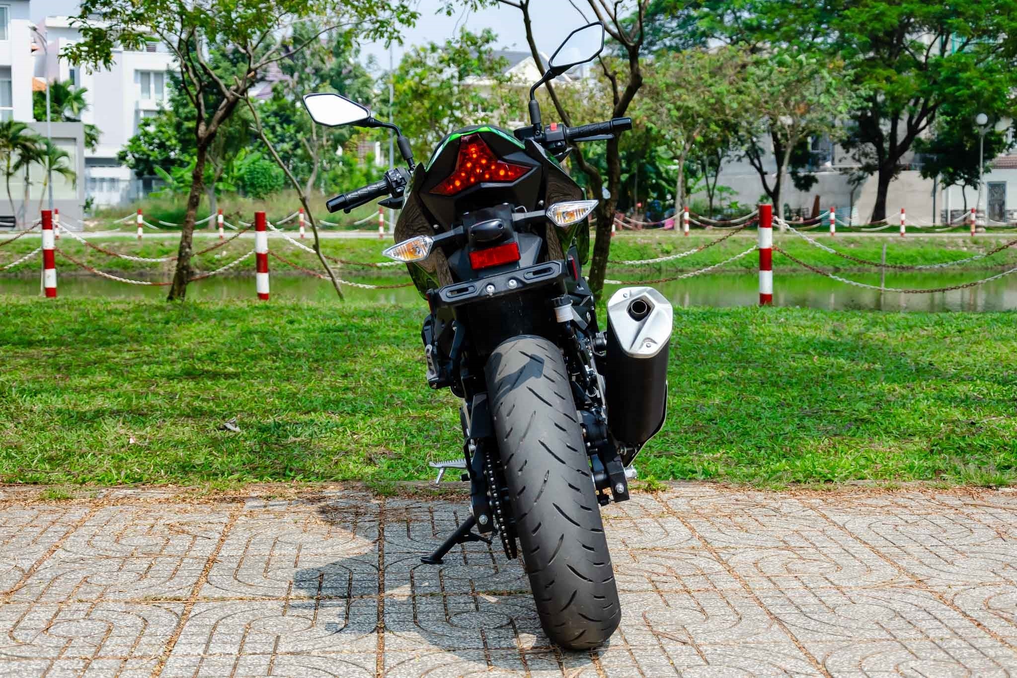 gia xe Kawasaki z400 anh 6