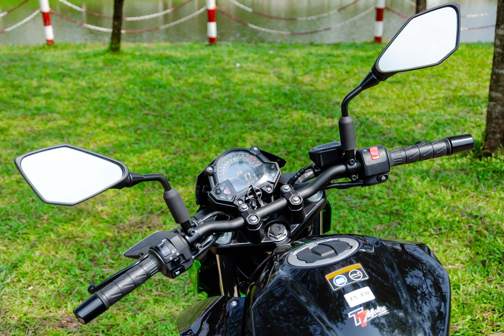 gia xe Kawasaki z400 anh 9