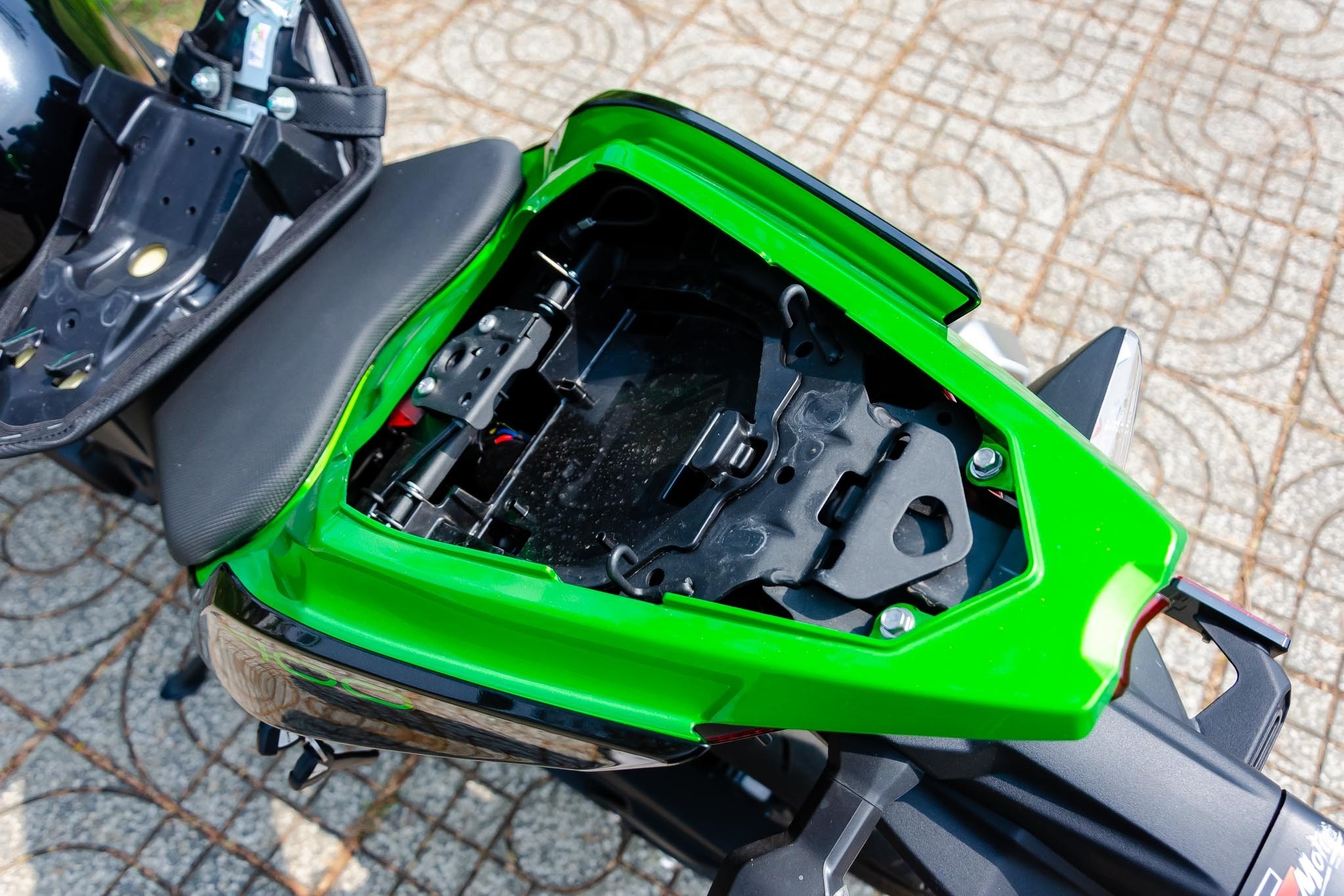 gia xe Kawasaki z400 anh 12