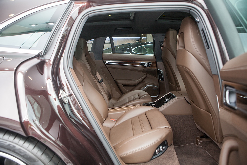 gia xe Porsche Panamera anh 10