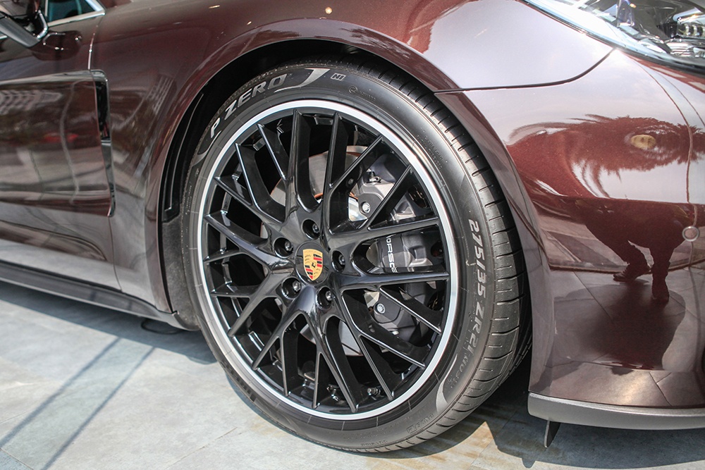 gia xe Porsche Panamera anh 5