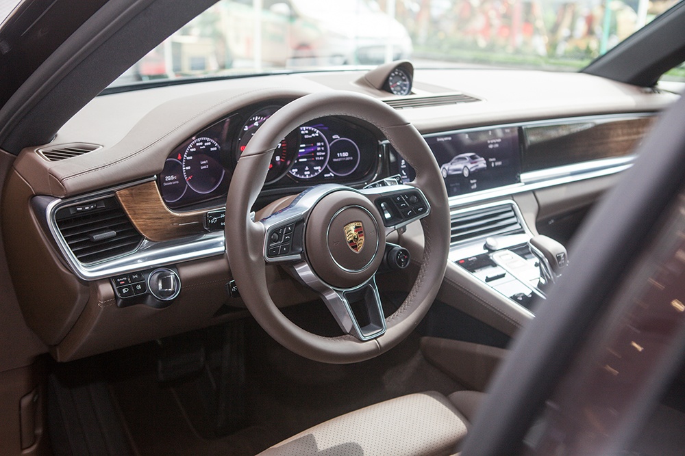 gia xe Porsche Panamera anh 11