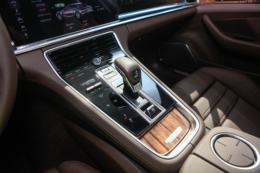 gia xe Porsche Panamera anh 12