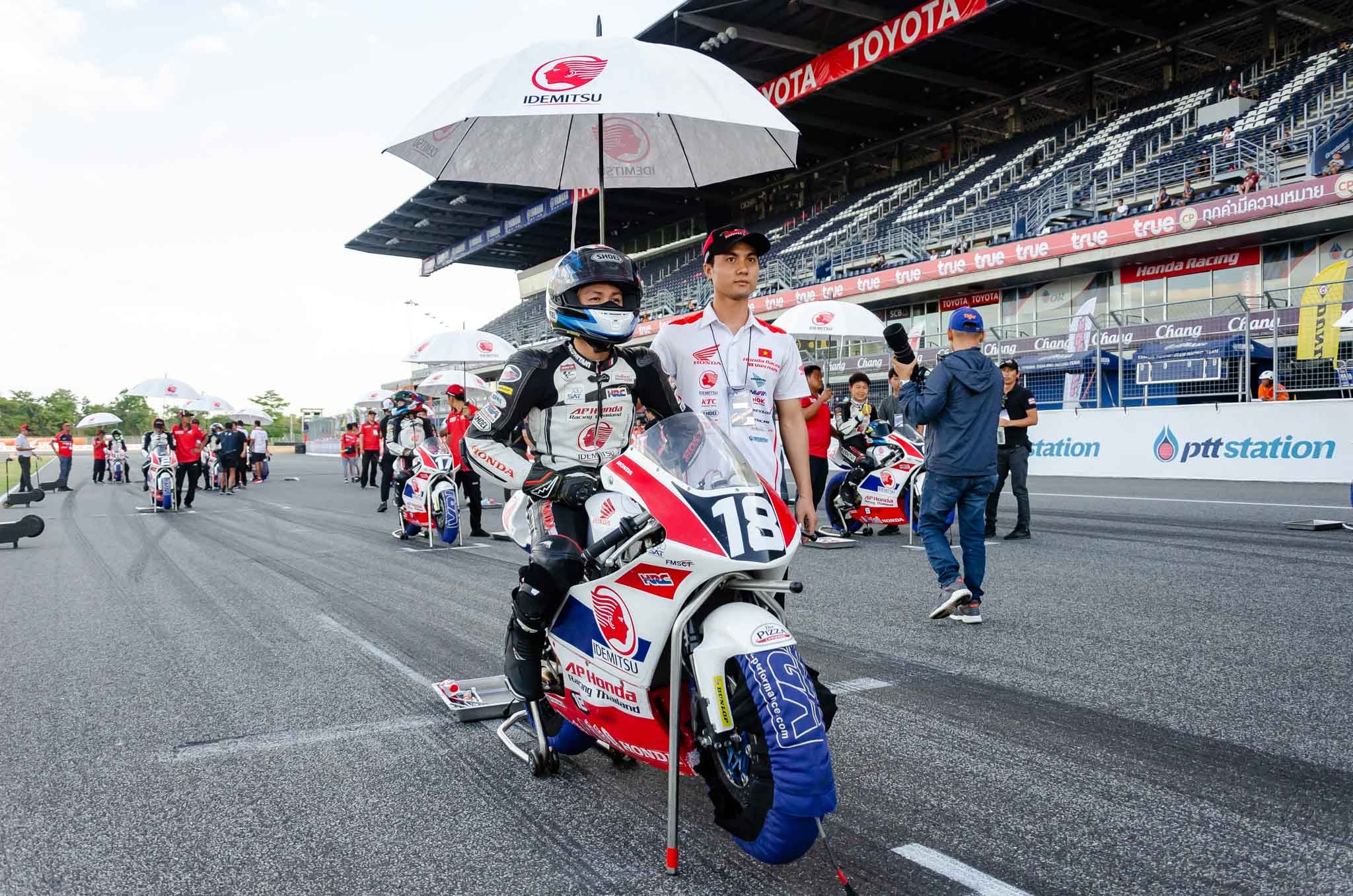 dua xe the thao anh 1