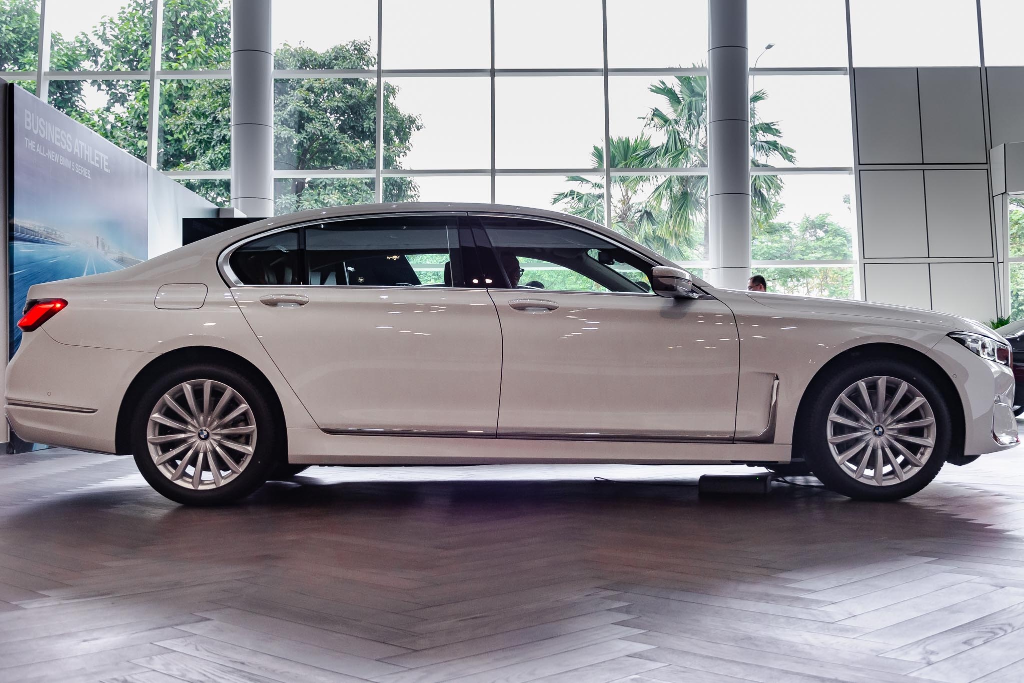 gia xe bmw 740li anh 8