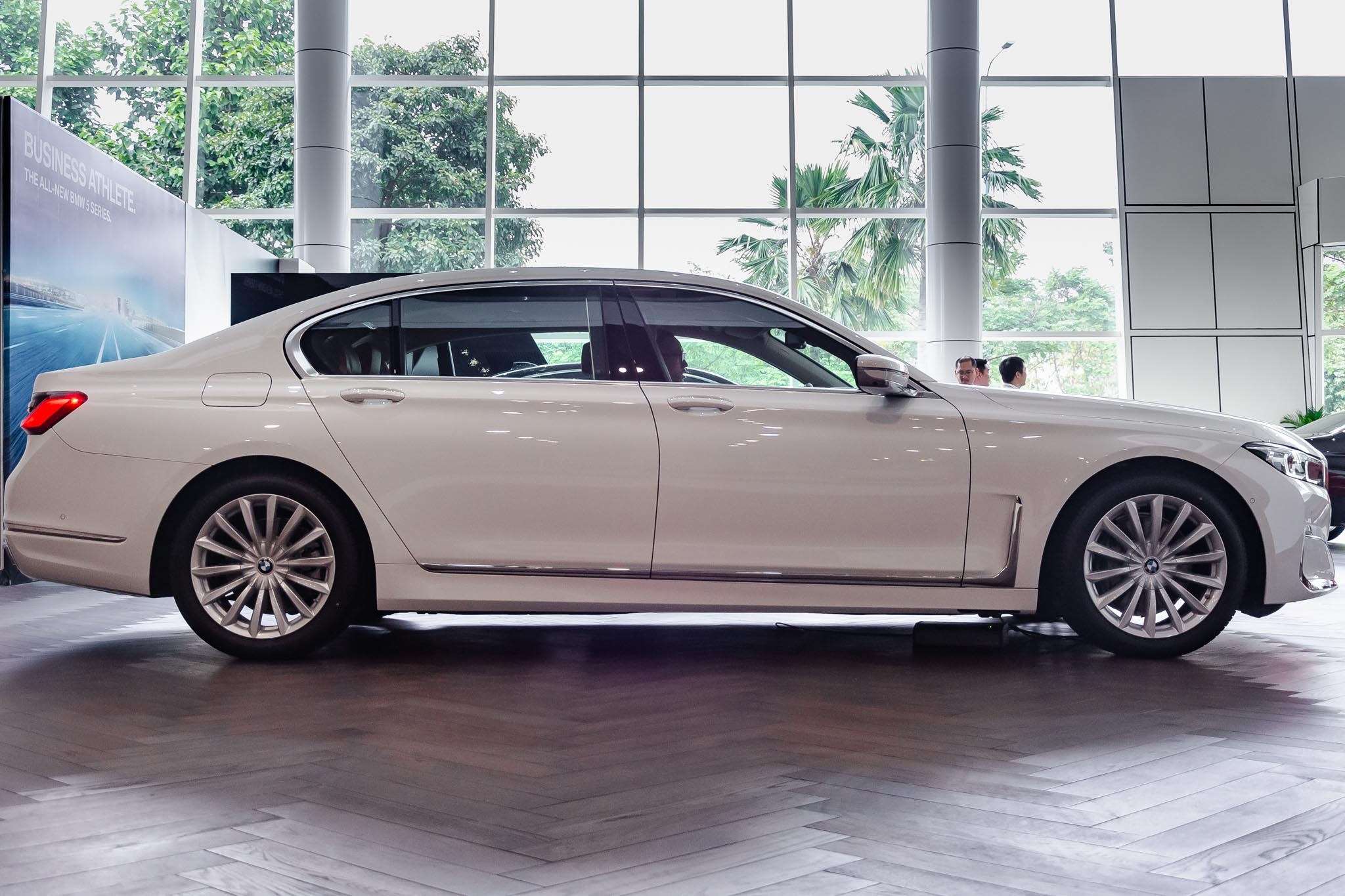 gia xe bmw 740li anh 9