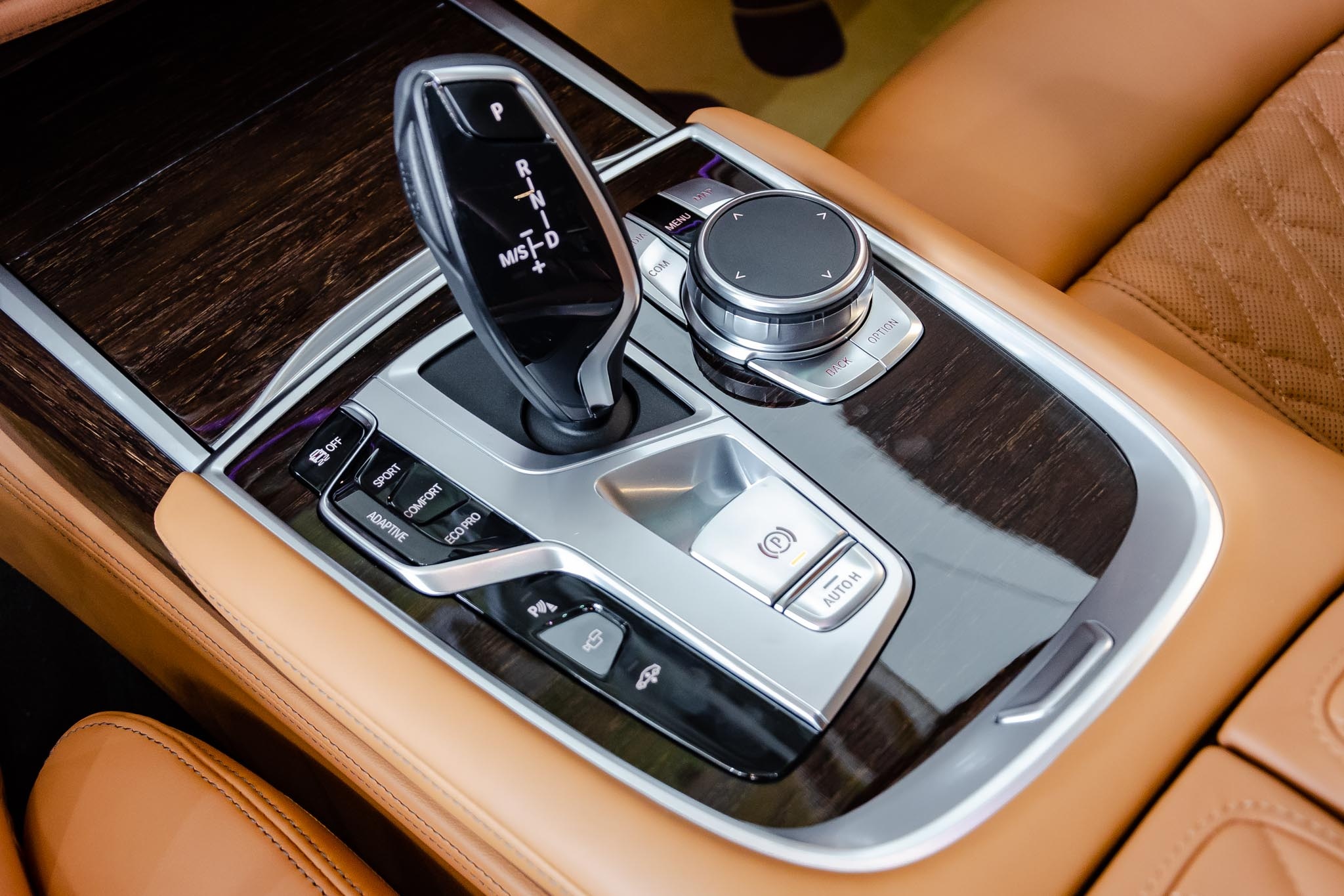 gia xe bmw 740li anh 17