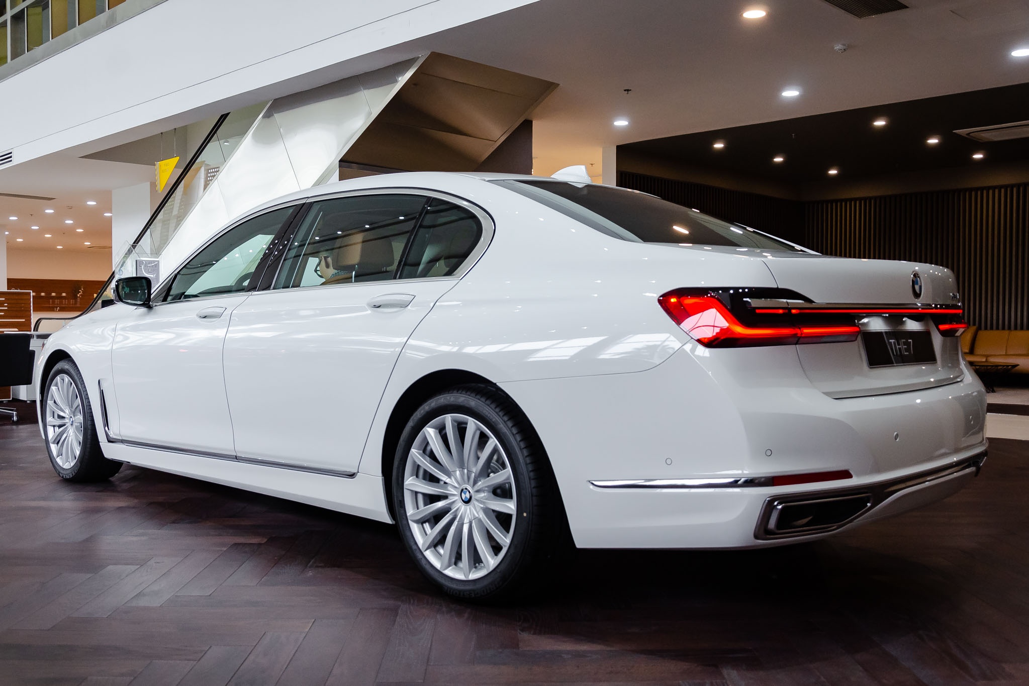 gia xe bmw 740li anh 2