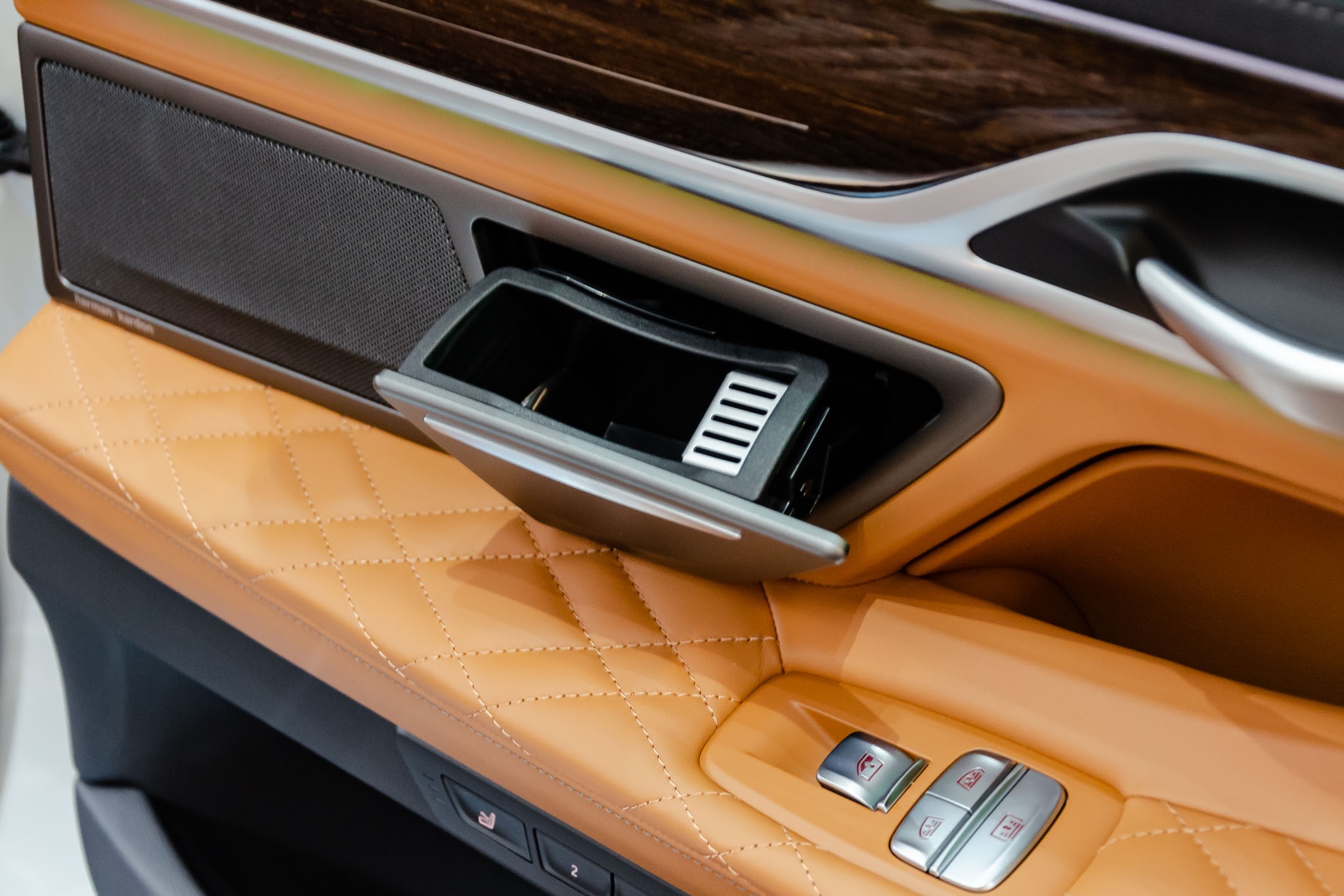 gia xe bmw 740li anh 28