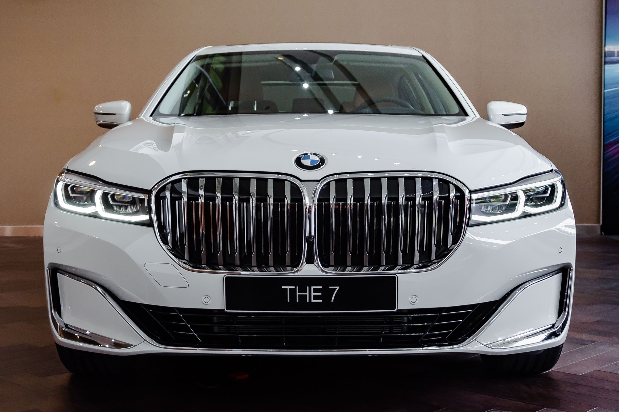 gia xe bmw 740li anh 4