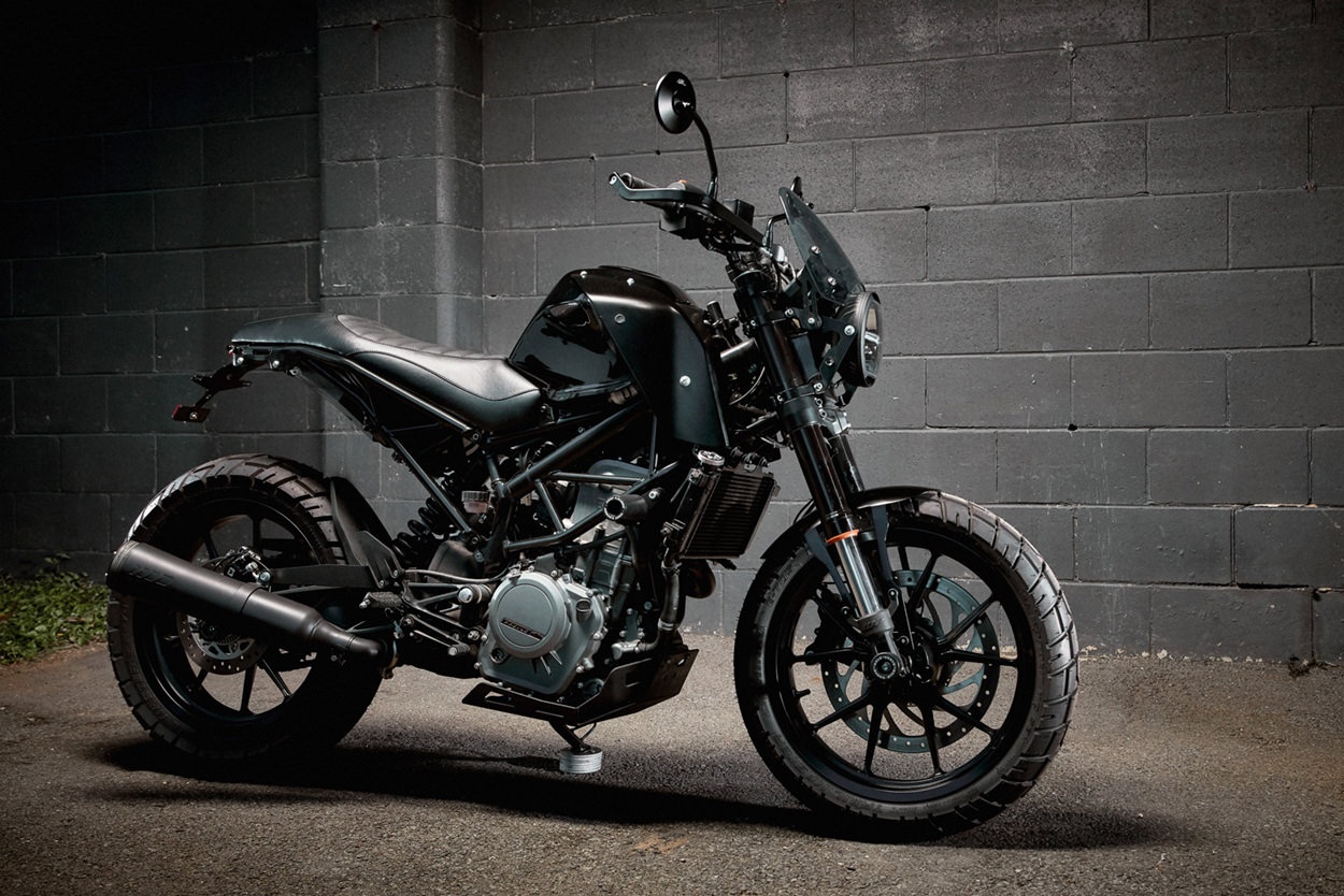 KTM Duke 390 thanh xe phuot voi phong cach adventure bui bam hinh anh