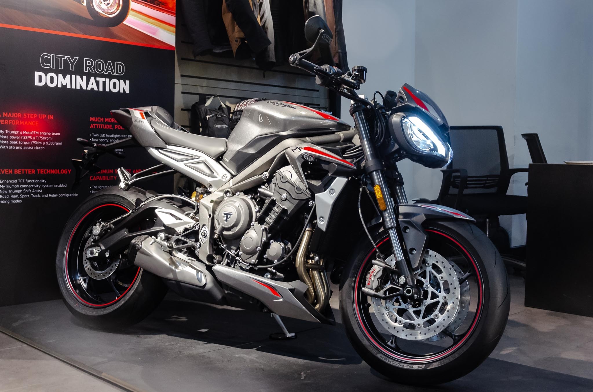 Triumph Street Triple RS 2020 chot gia 435 trieu tai Viet Nam hinh anh