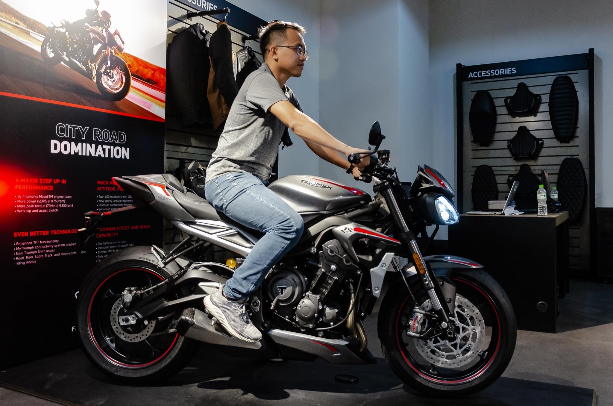 gia xe Triumph anh 12