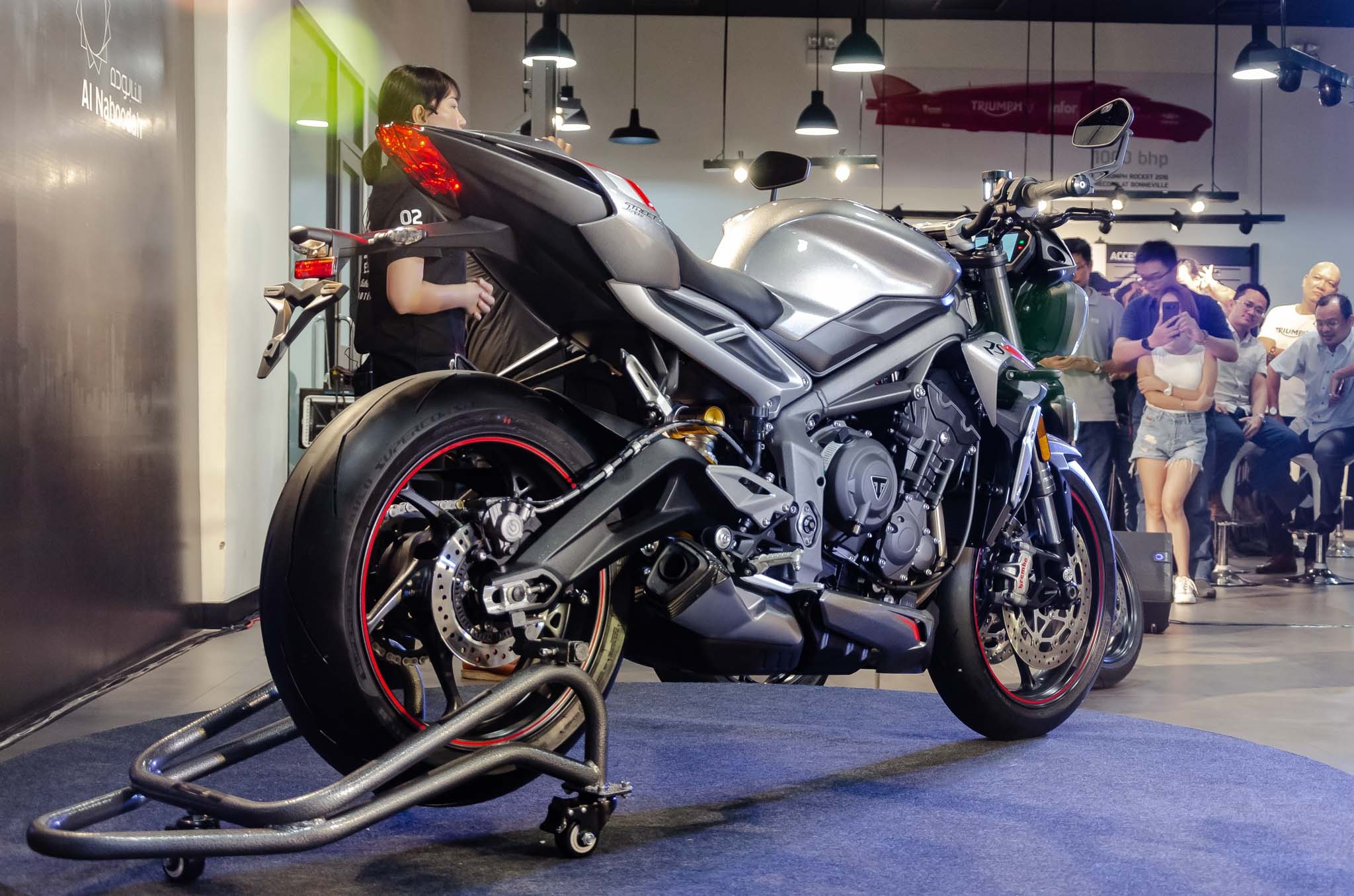 gia xe Triumph anh 2