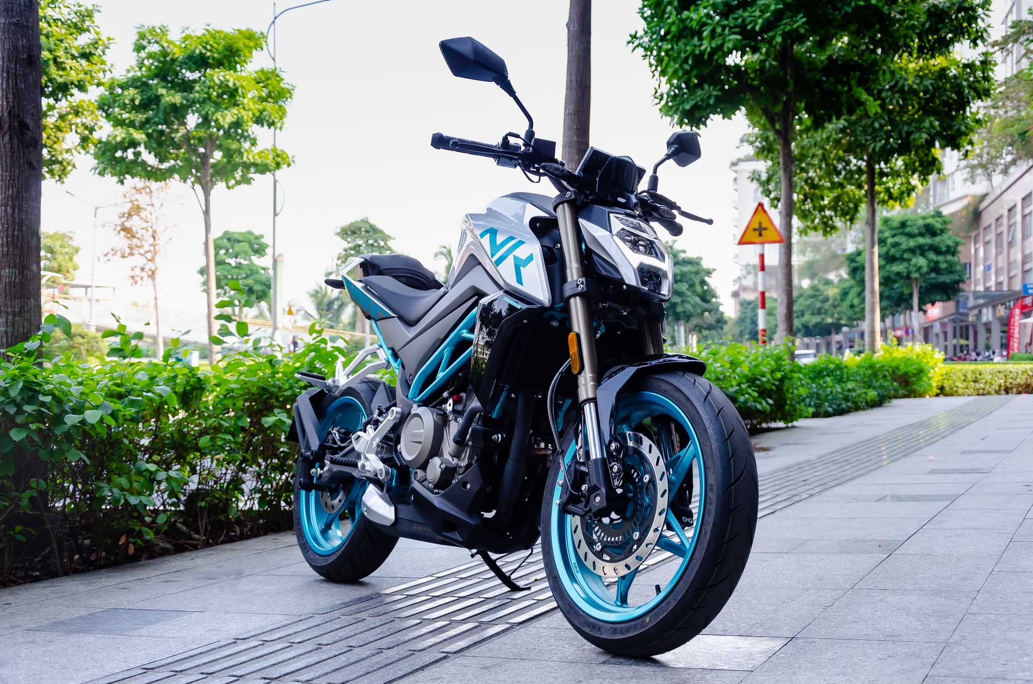 Can canh nakedbike Trung Quoc CFMoto 250NK gia 115 trieu tai VN hinh anh