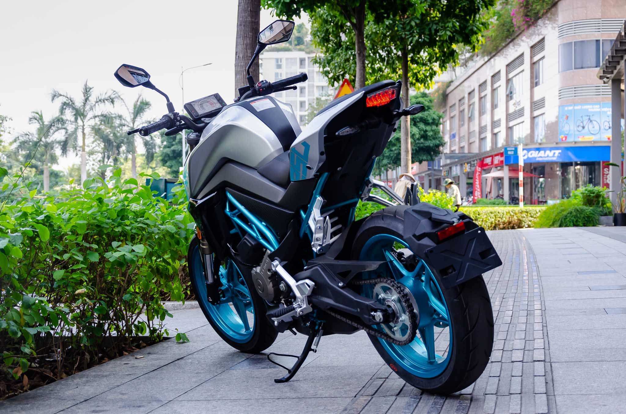 gia xe cfmoto anh 2